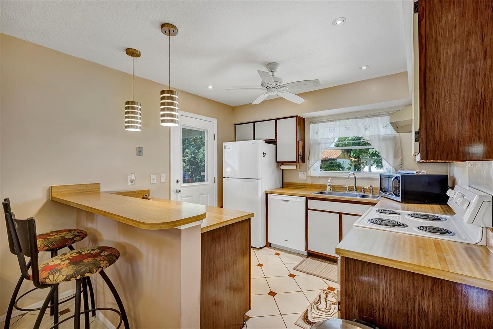 Image 9 of 34 For 10856 William Tell Drive