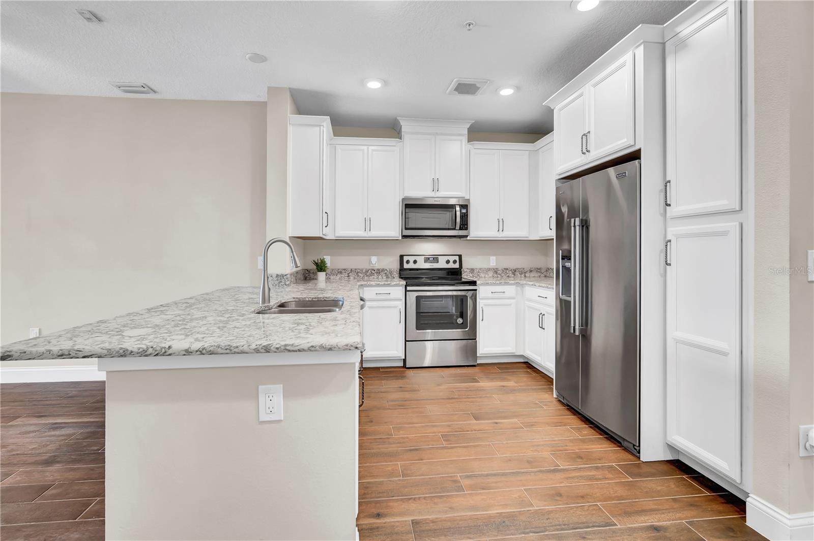 Image 4 of 28 For 7517 Laureate Boulevard 4301