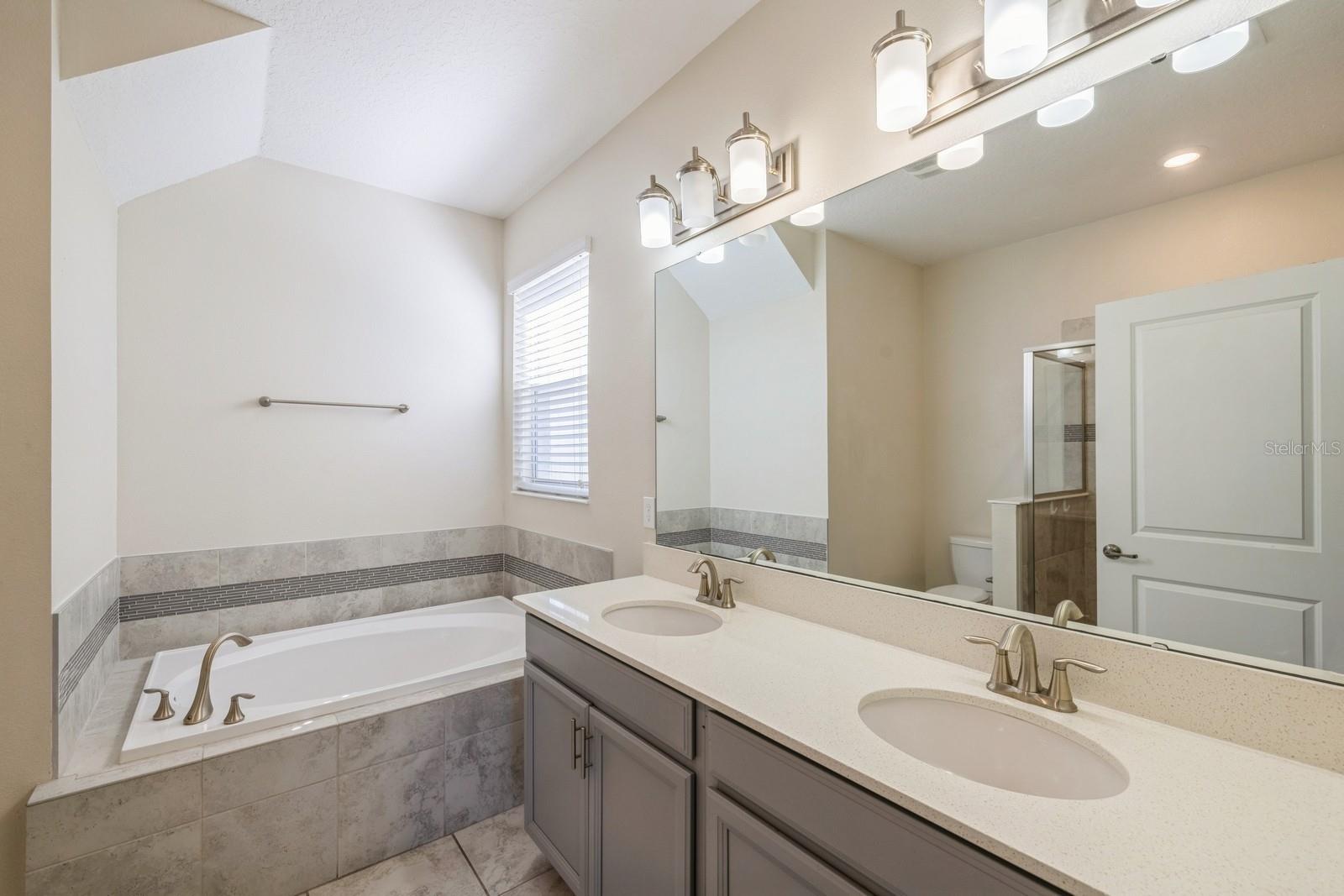 Image 10 of 33 For 11941 Sonnet Avenue