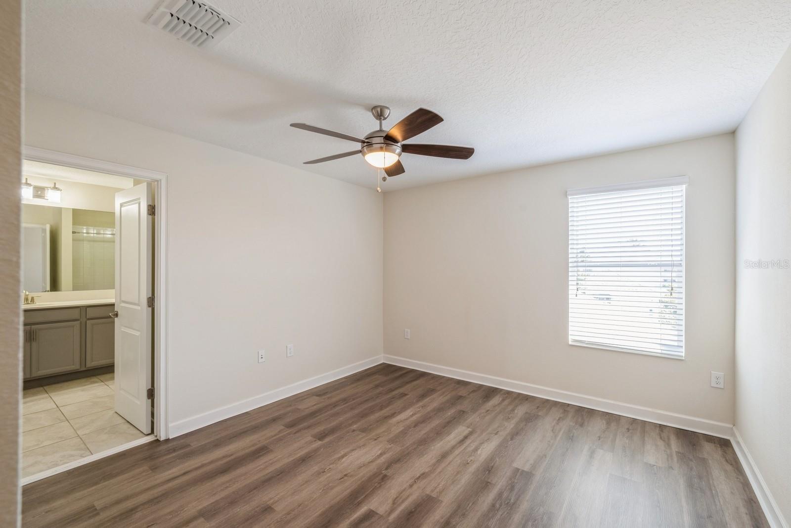Image 12 of 33 For 11941 Sonnet Avenue