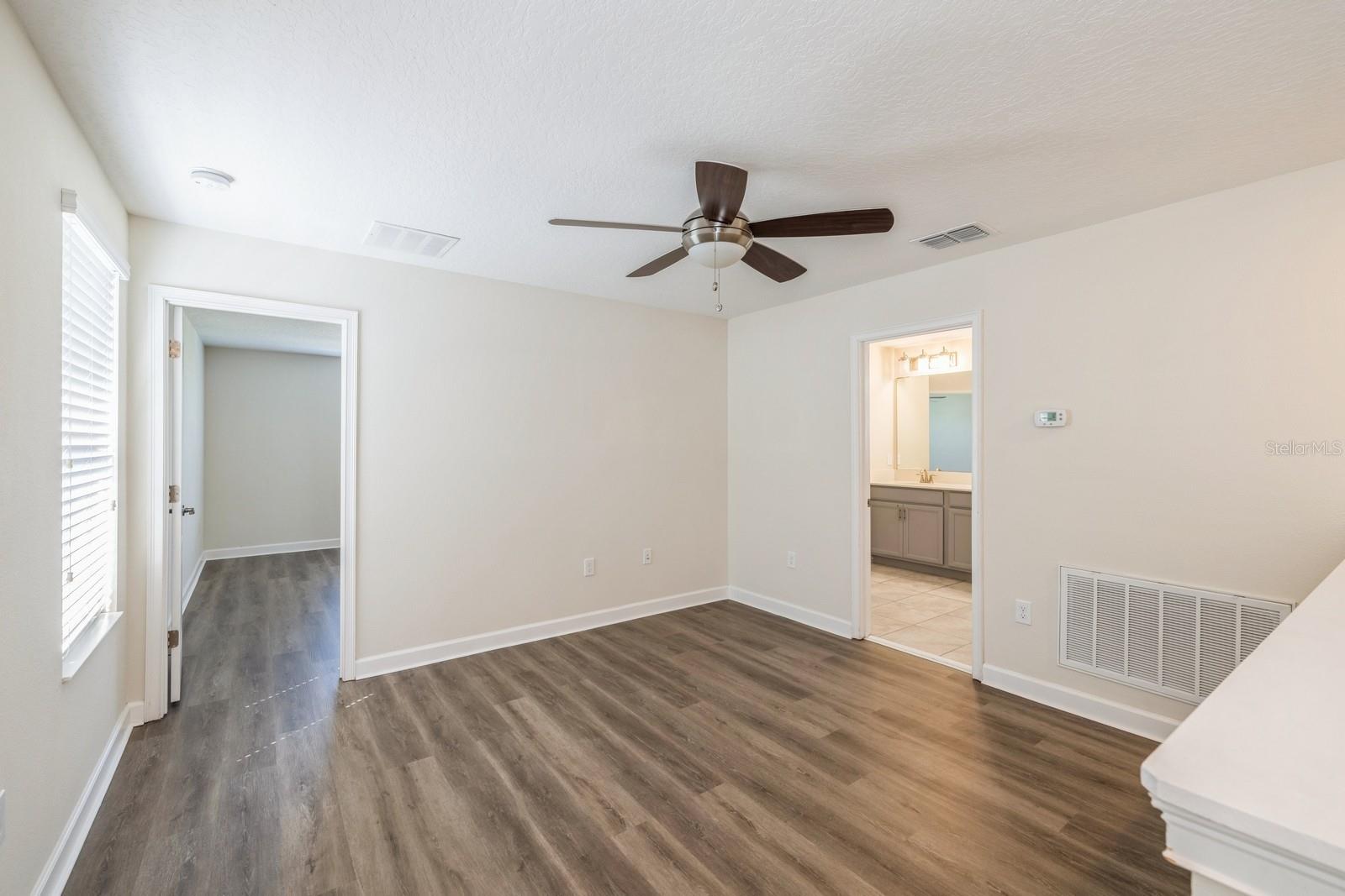 Image 16 of 33 For 11941 Sonnet Avenue