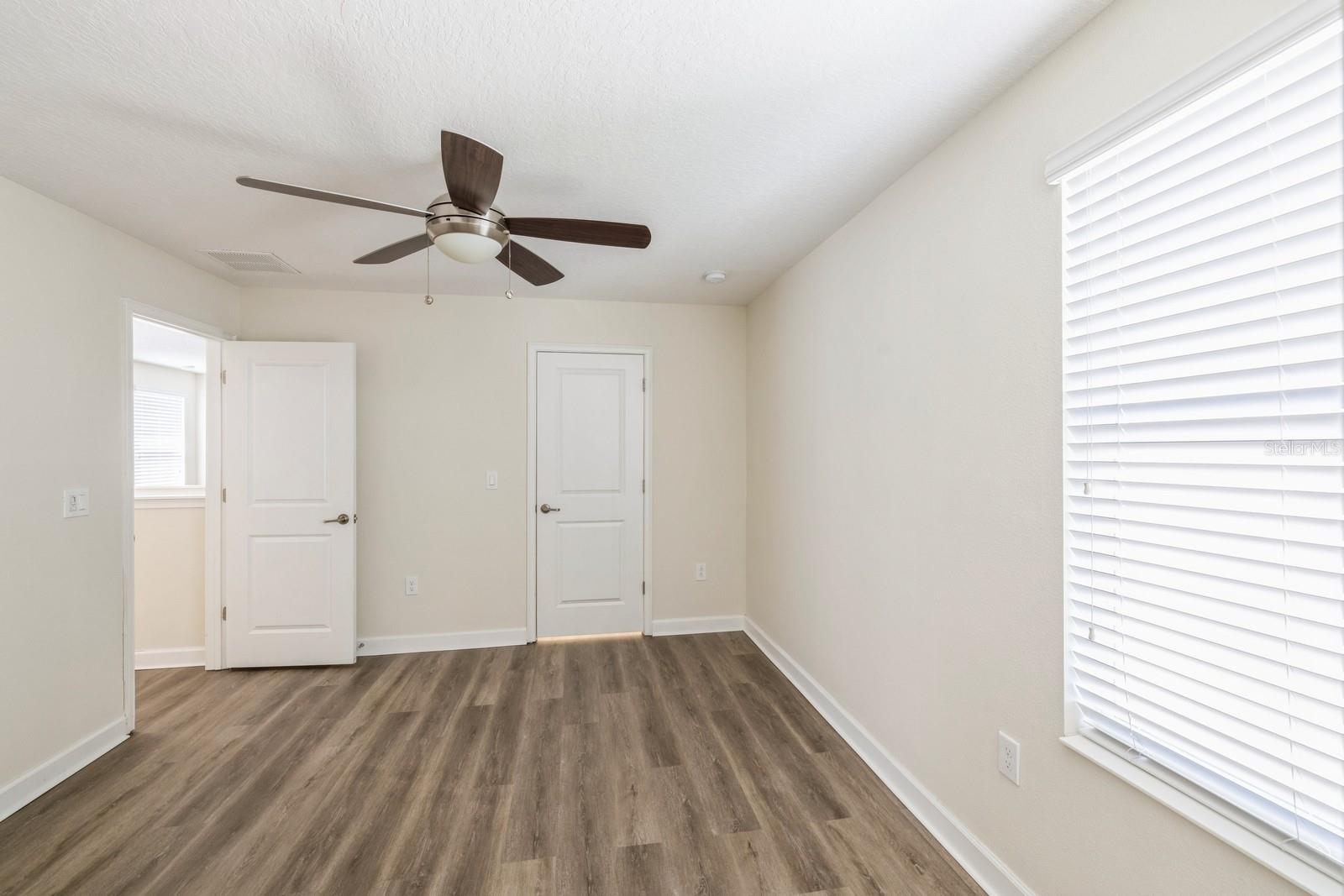Image 17 of 33 For 11941 Sonnet Avenue