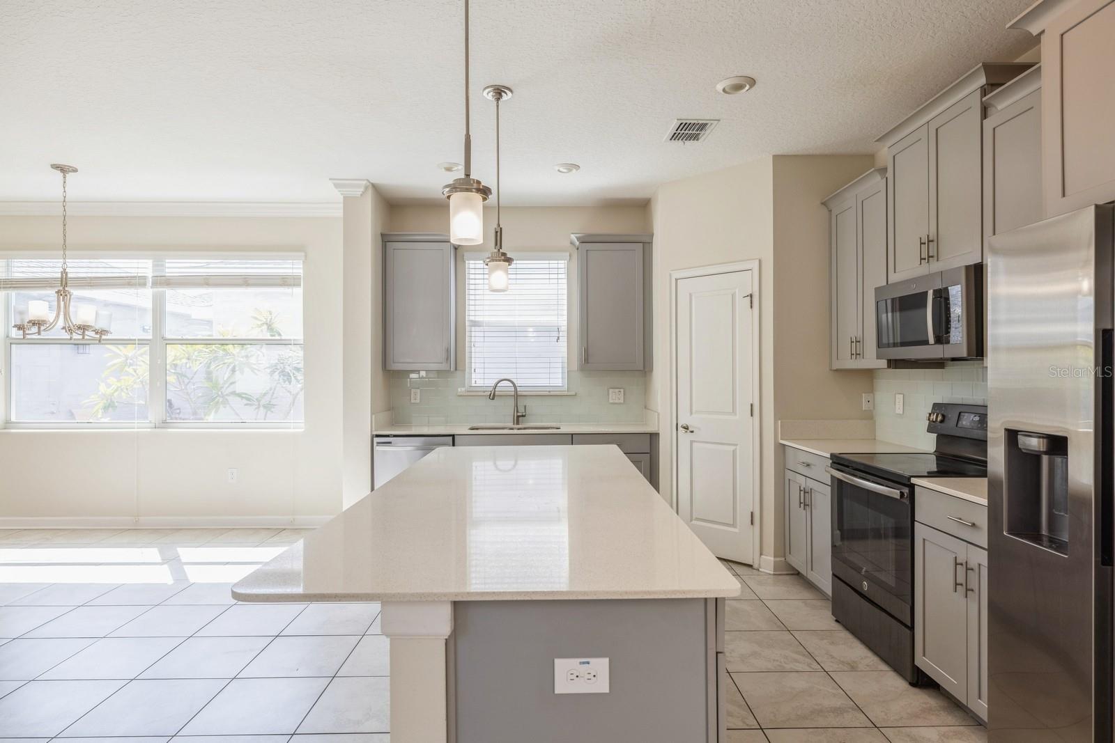 Image 2 of 33 For 11941 Sonnet Avenue