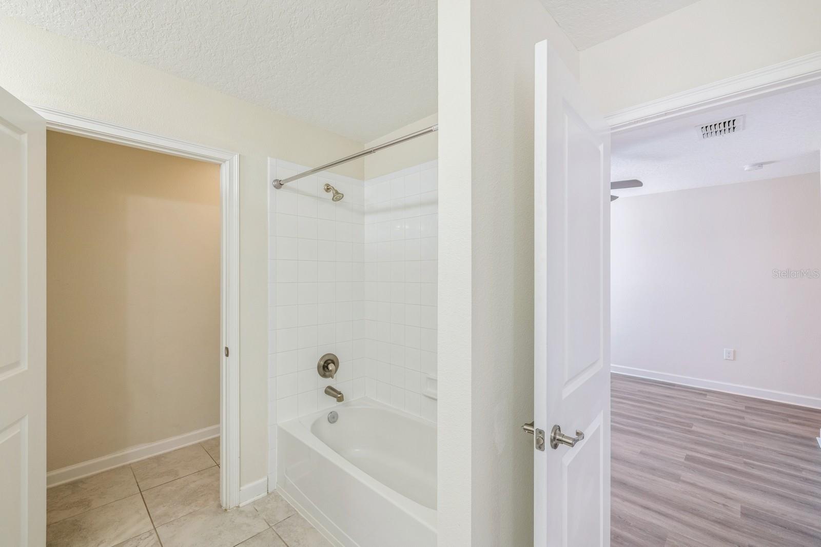 Image 20 of 33 For 11941 Sonnet Avenue