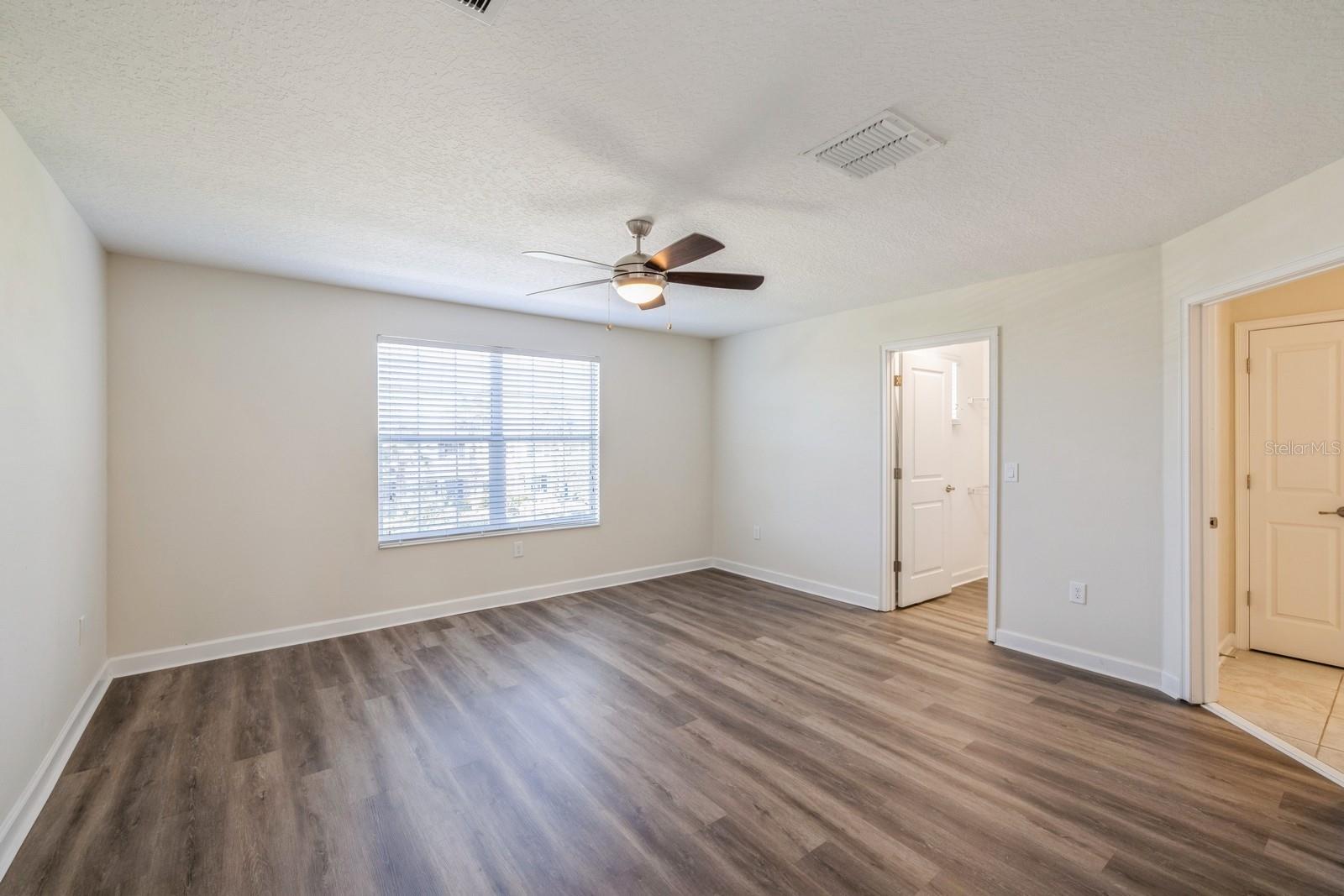 Image 21 of 33 For 11941 Sonnet Avenue
