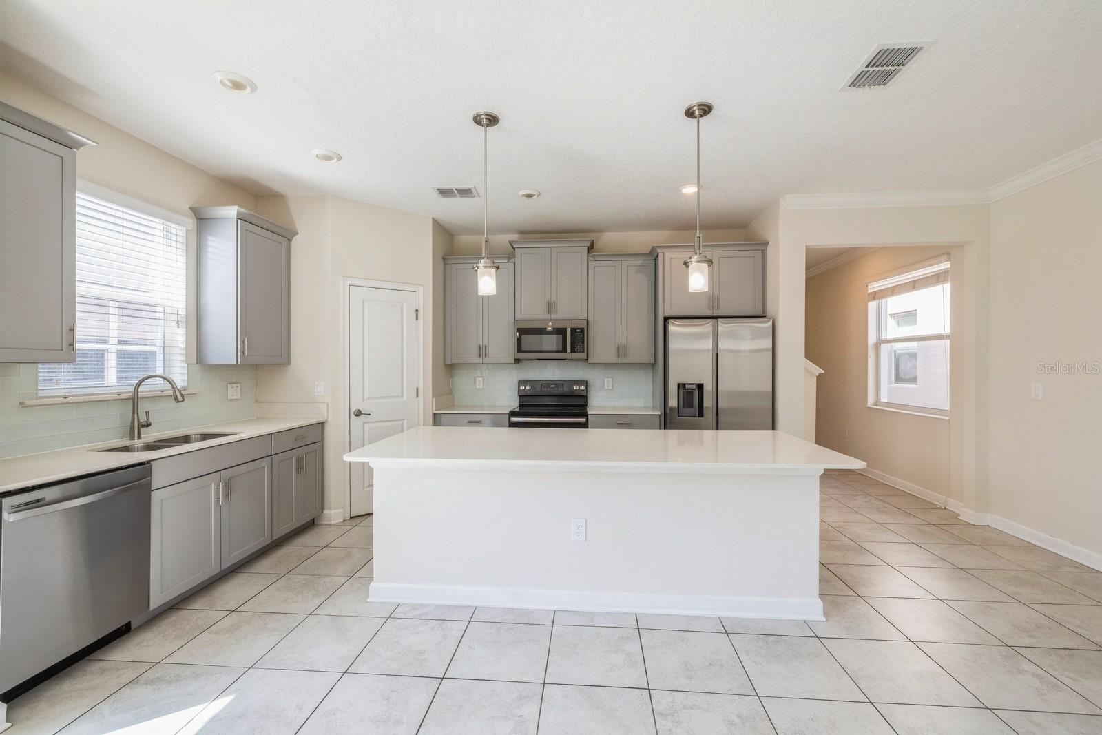 Image 6 of 33 For 11941 Sonnet Avenue