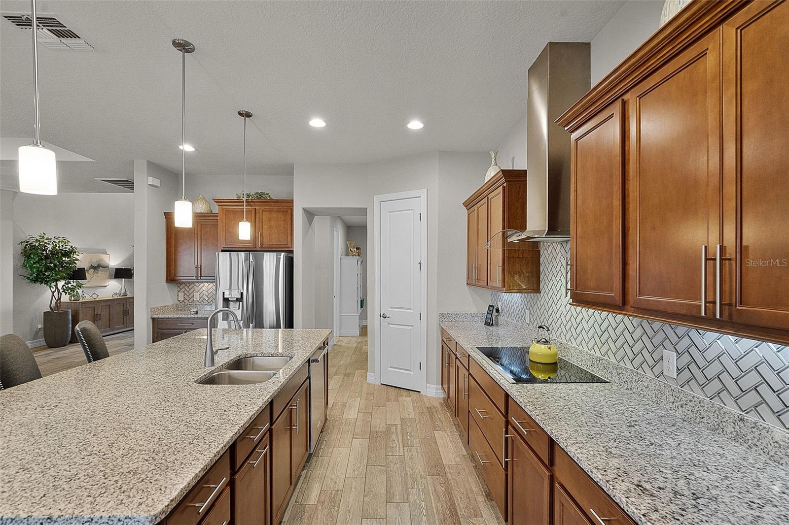 Image 34 of 100 For 2260 Grayling Street