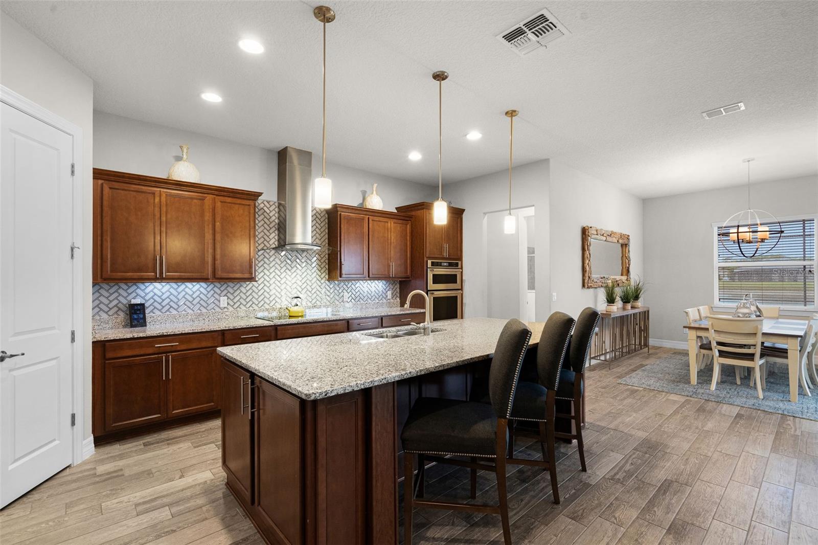 Image 36 of 100 For 2260 Grayling Street