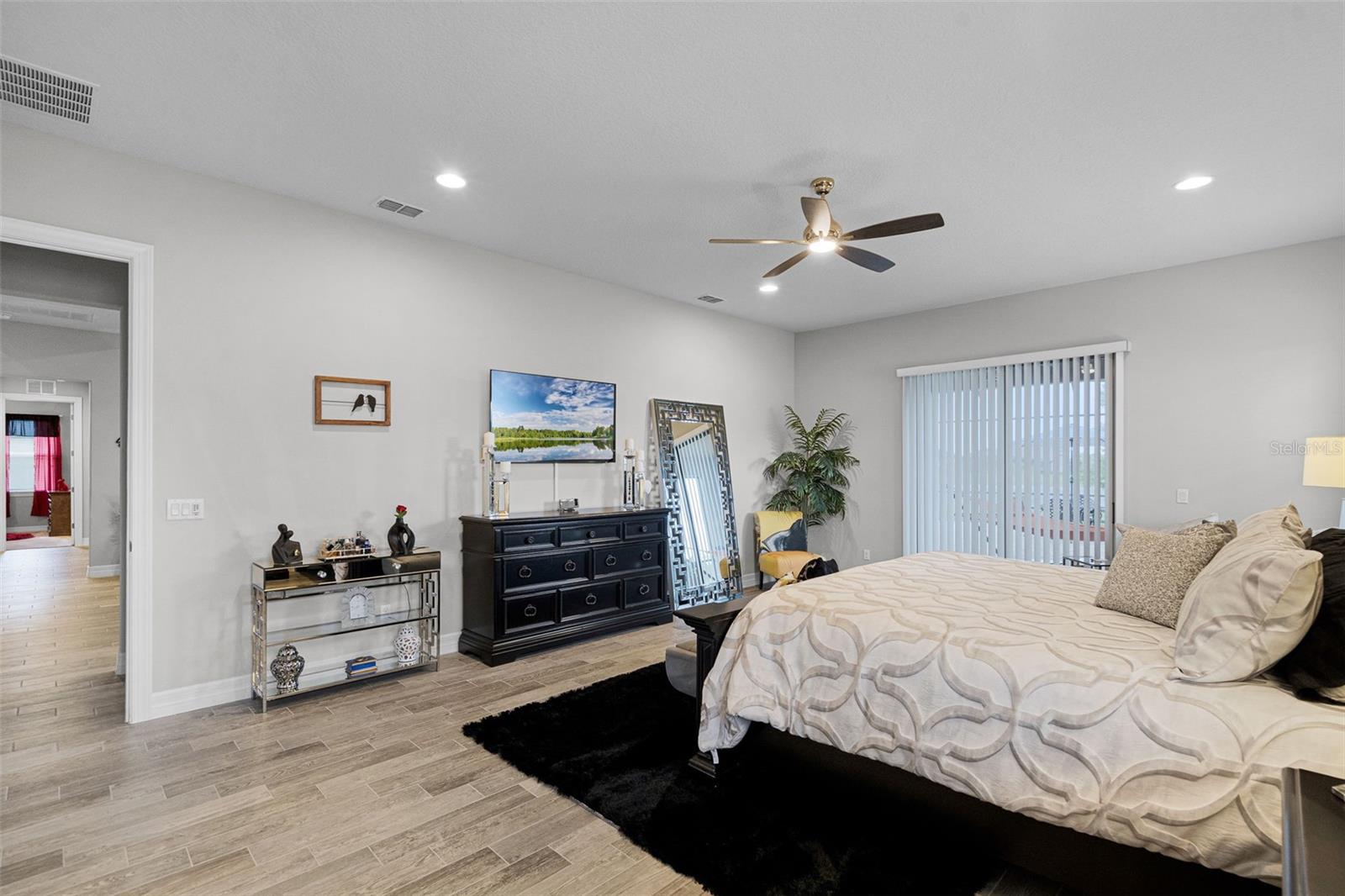 Image 41 of 100 For 2260 Grayling Street