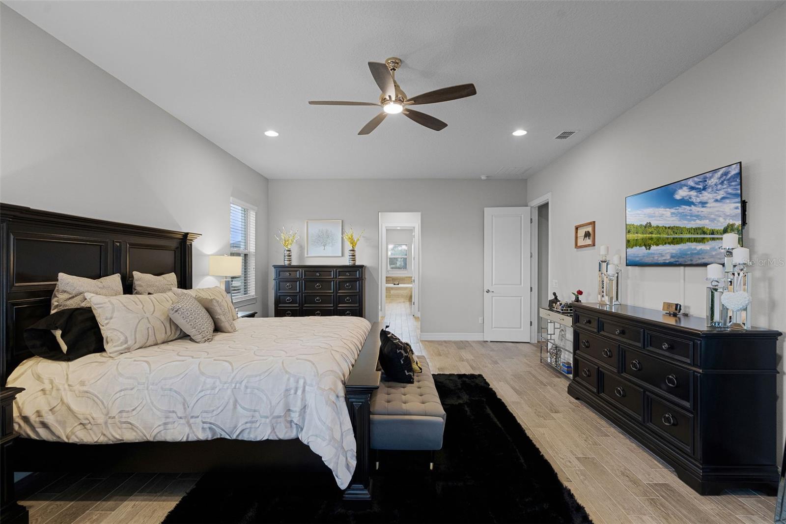 Image 43 of 100 For 2260 Grayling Street