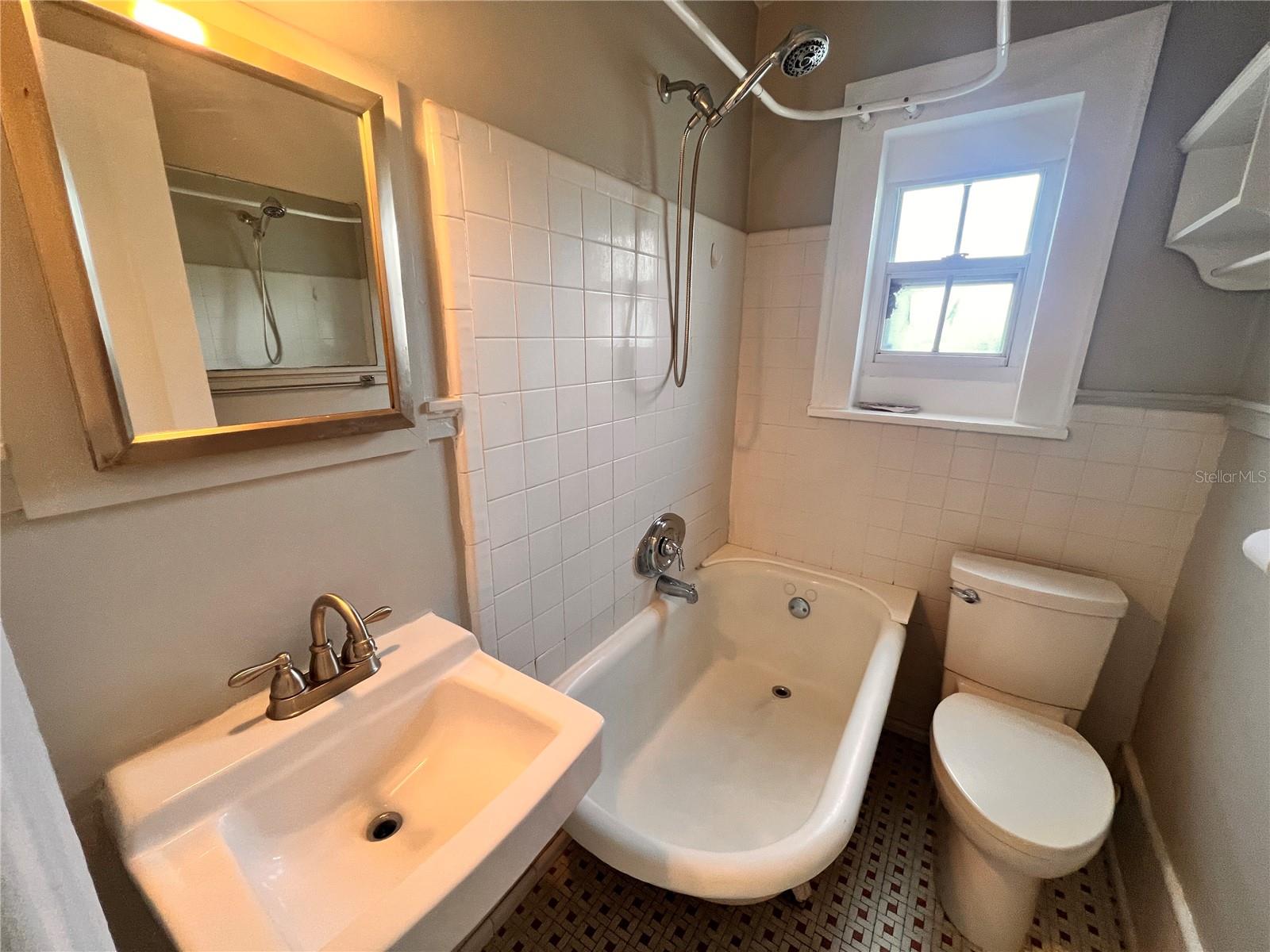 Image 7 of 13 For 617 Hyer Avenue 4