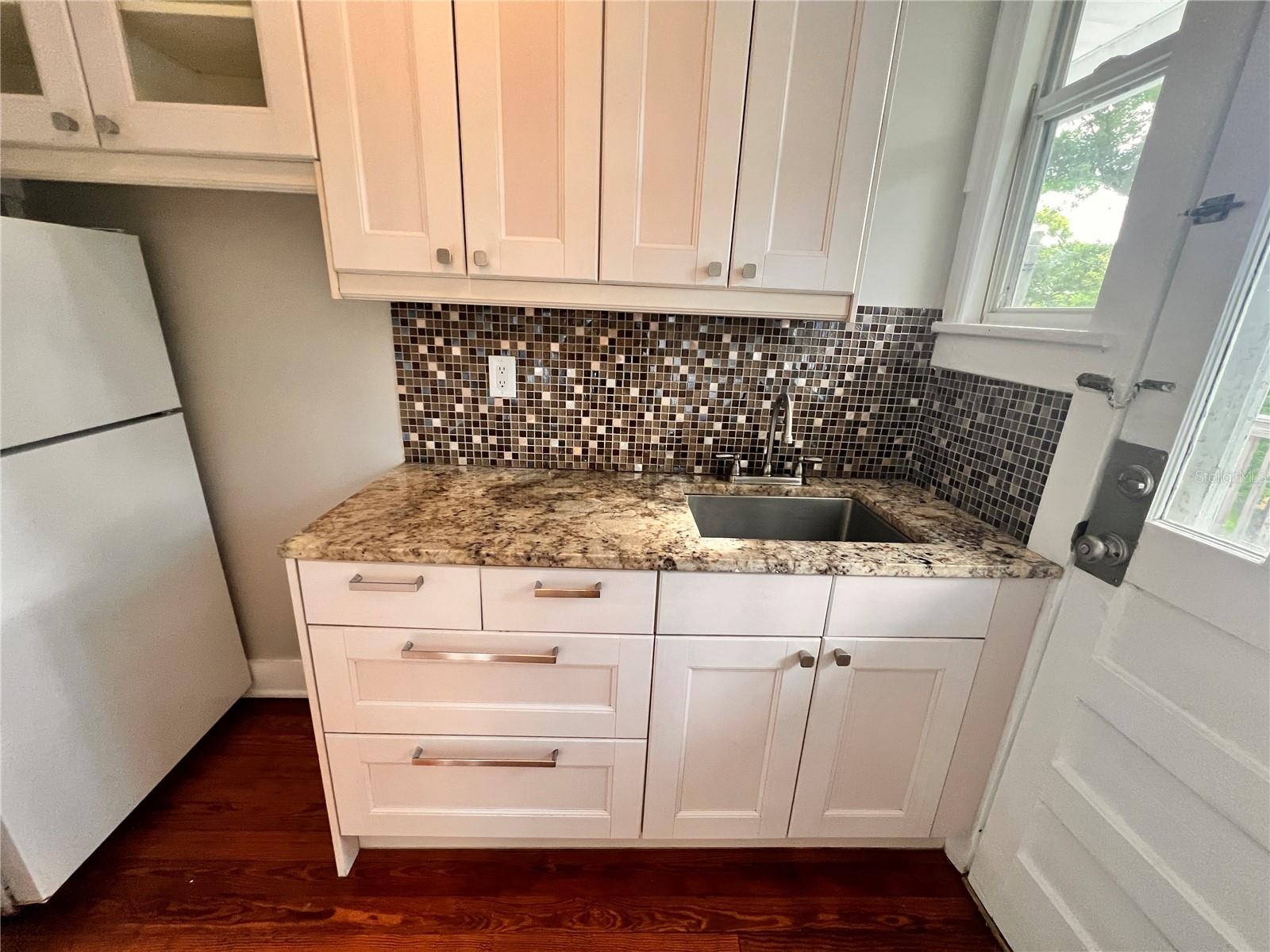 Image 9 of 13 For 617 Hyer Avenue 4