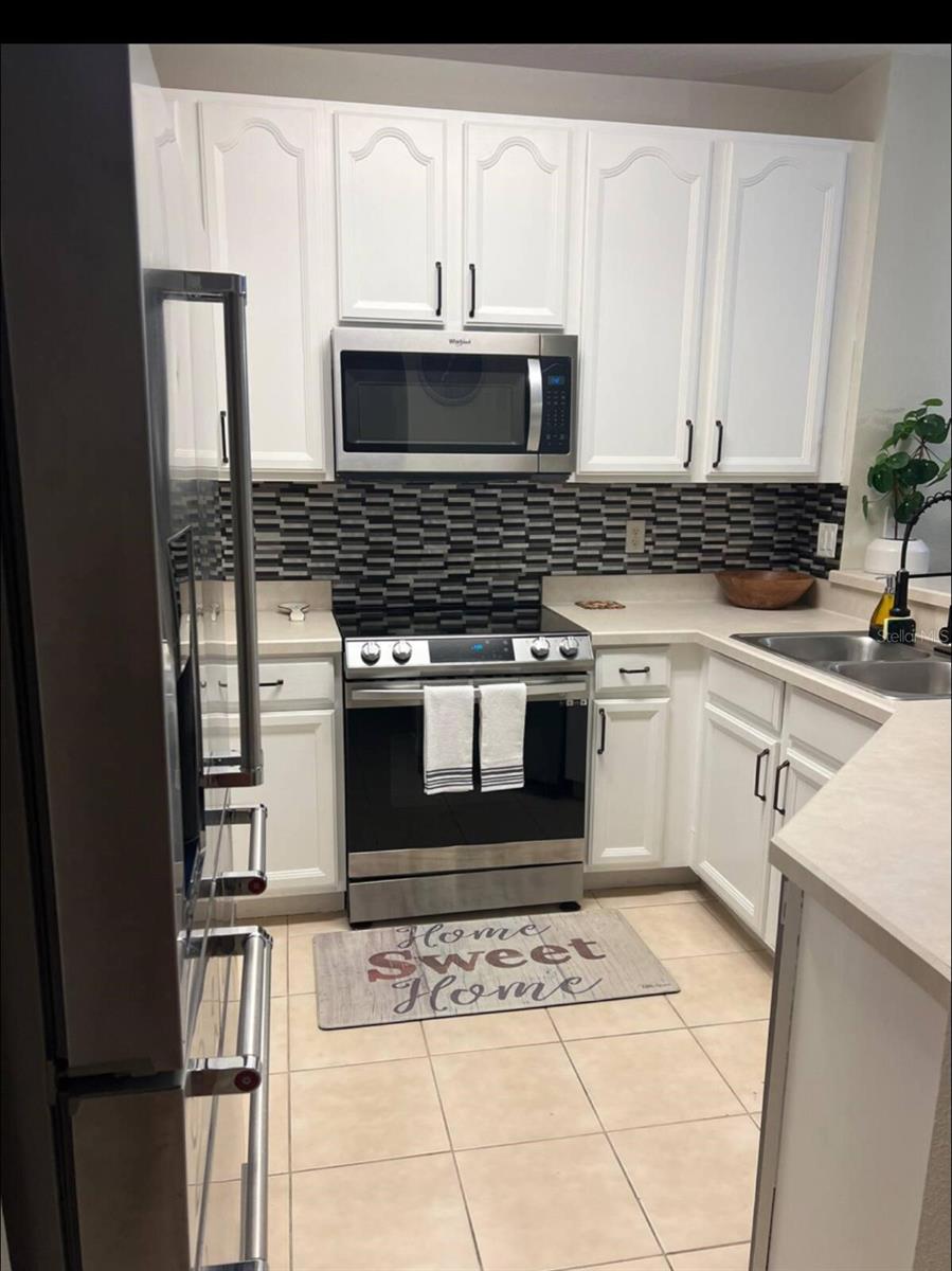 Image 3 of 16 For 326 Chelsea Dr