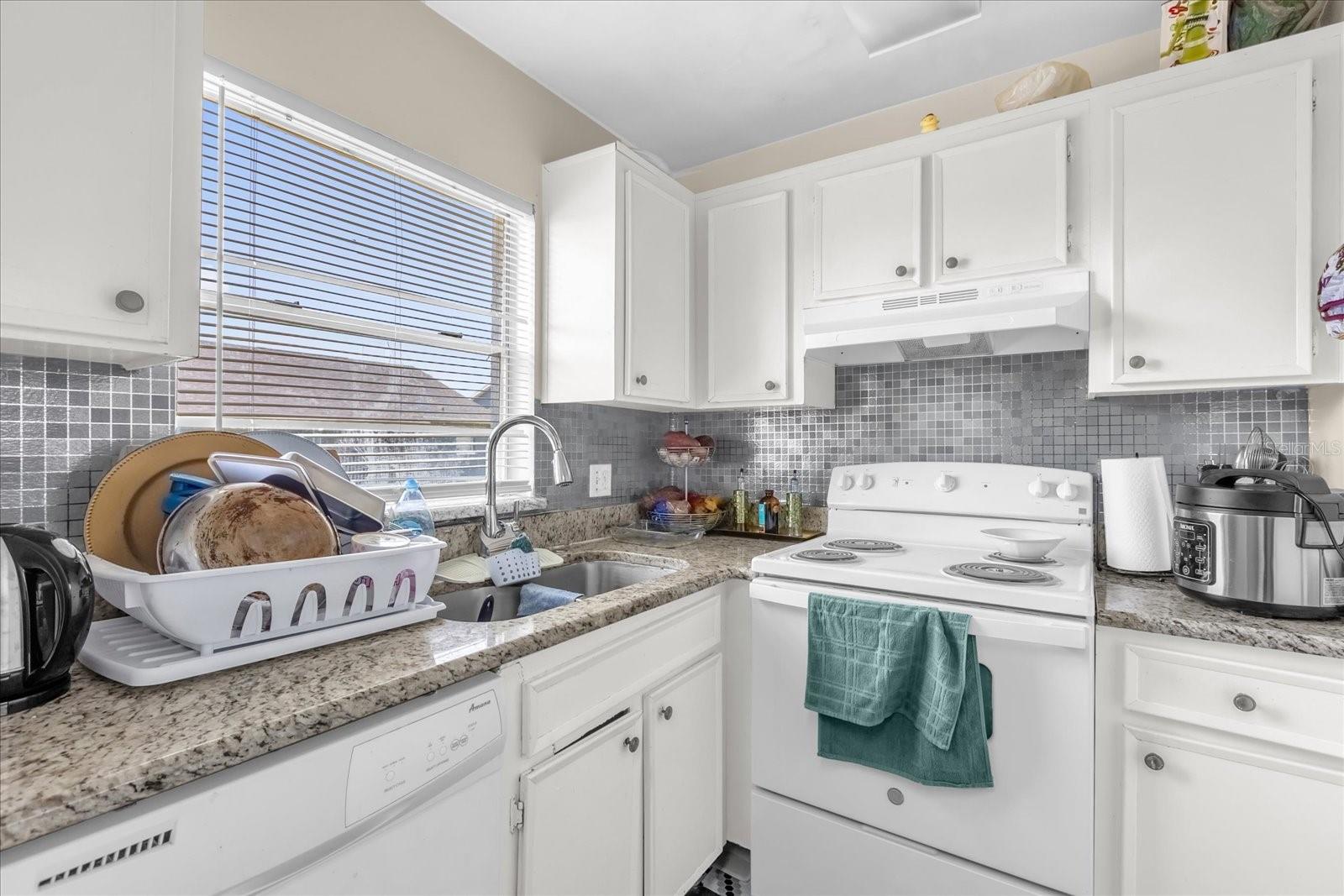 Image 8 of 22 For 4160 Pershing Pointe Place 4