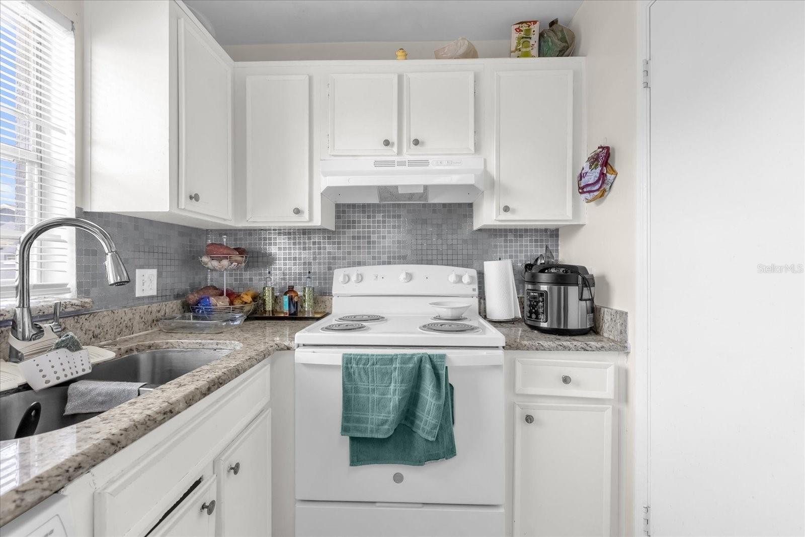 Image 9 of 22 For 4160 Pershing Pointe Place 4