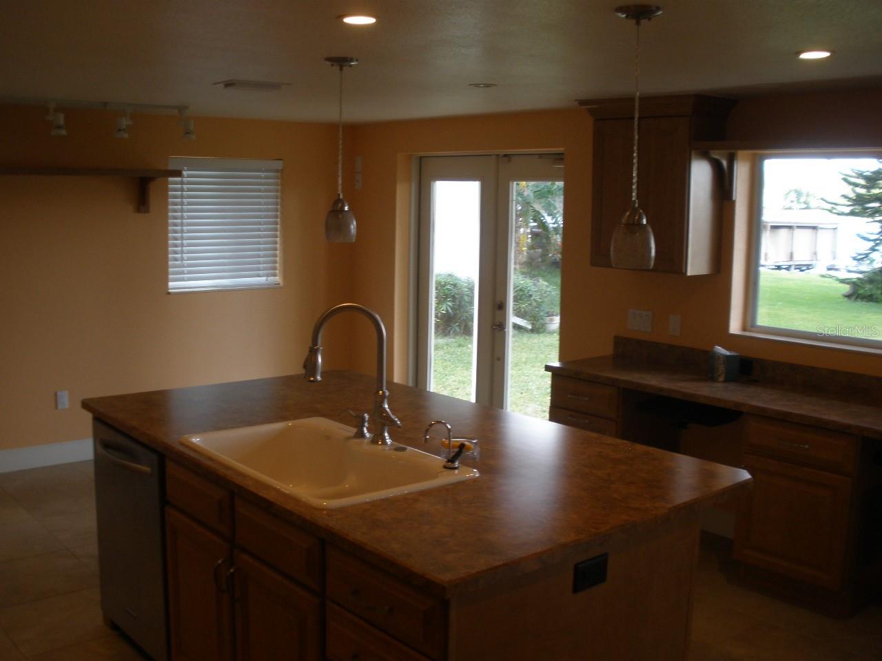 Image 5 of 20 For 7235 Lake Drive