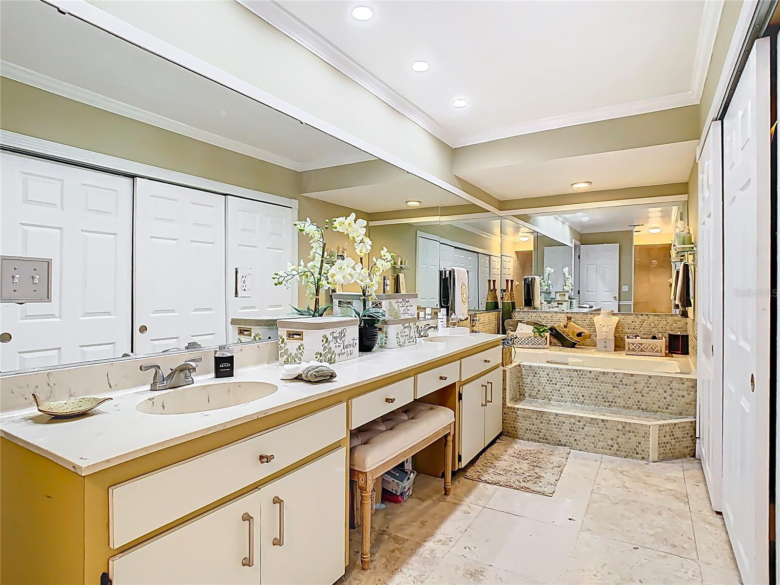 Image 40 of 97 For 5852 Medinah Way
