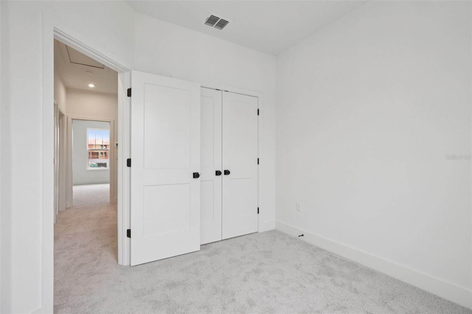 Image 21 of 27 For 15083 Grove Lake Drive