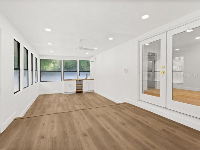 Image 21 of 61 For 625 Central Avenue