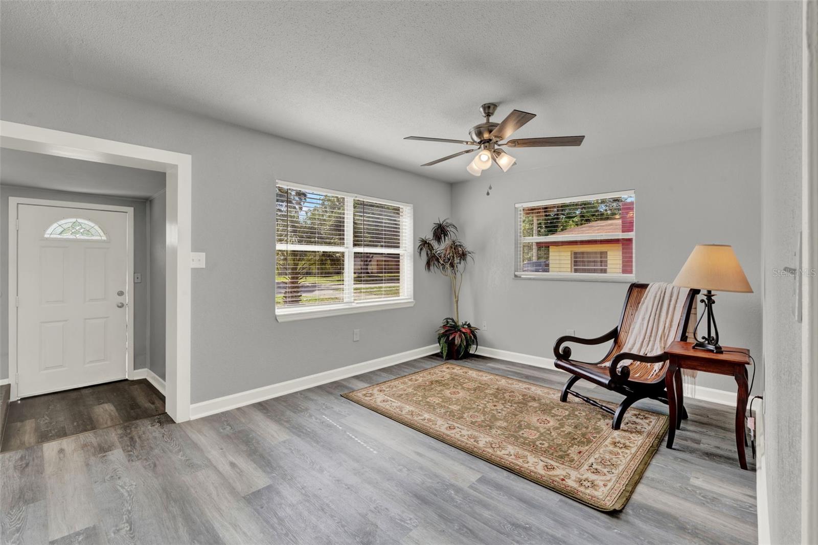 Image 13 of 34 For 1906 Summerlin Avenue