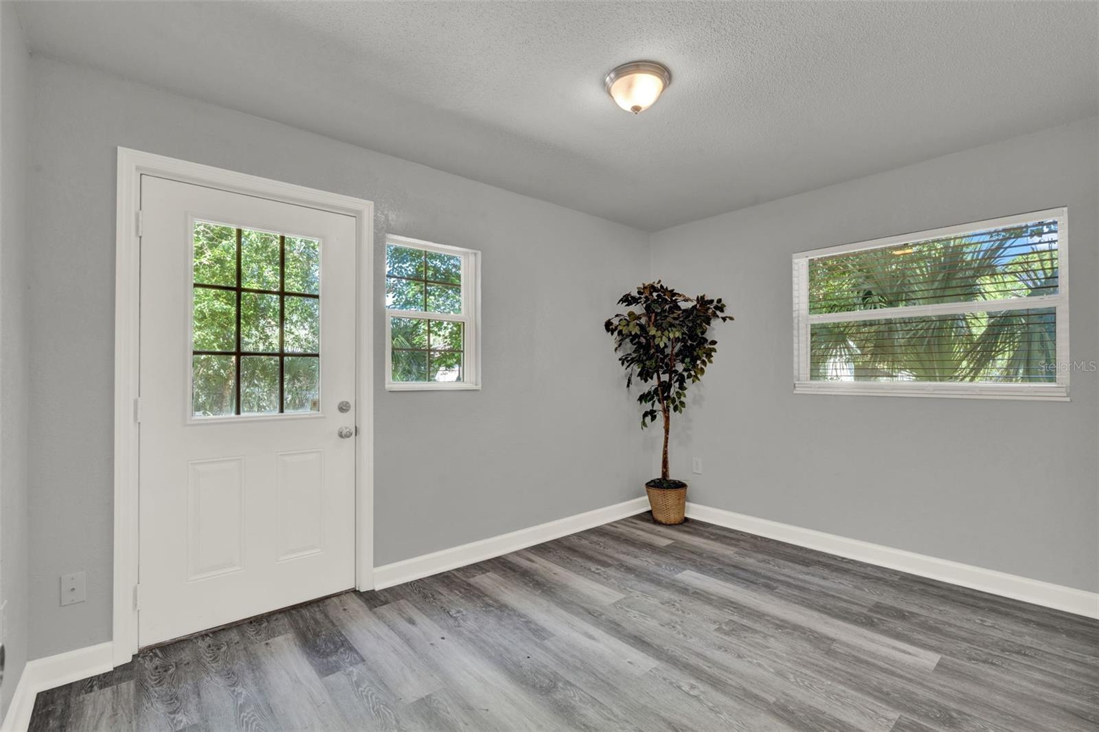Image 14 of 34 For 1906 Summerlin Avenue