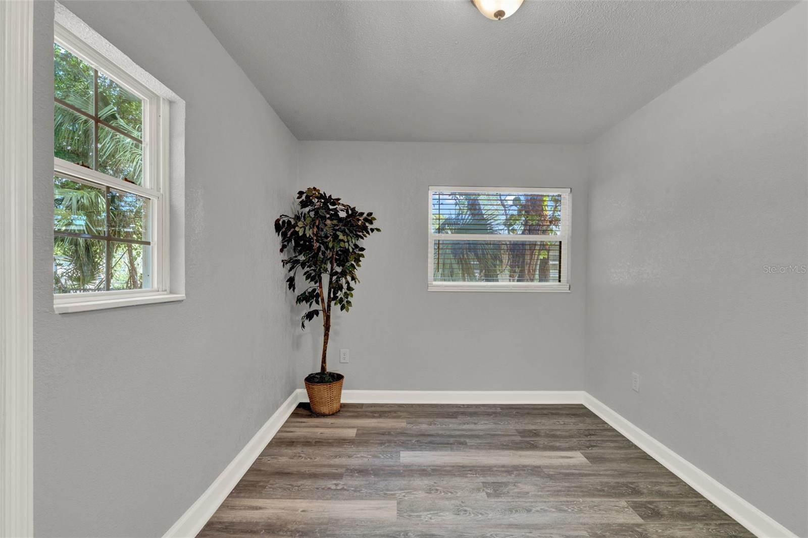 Image 15 of 34 For 1906 Summerlin Avenue