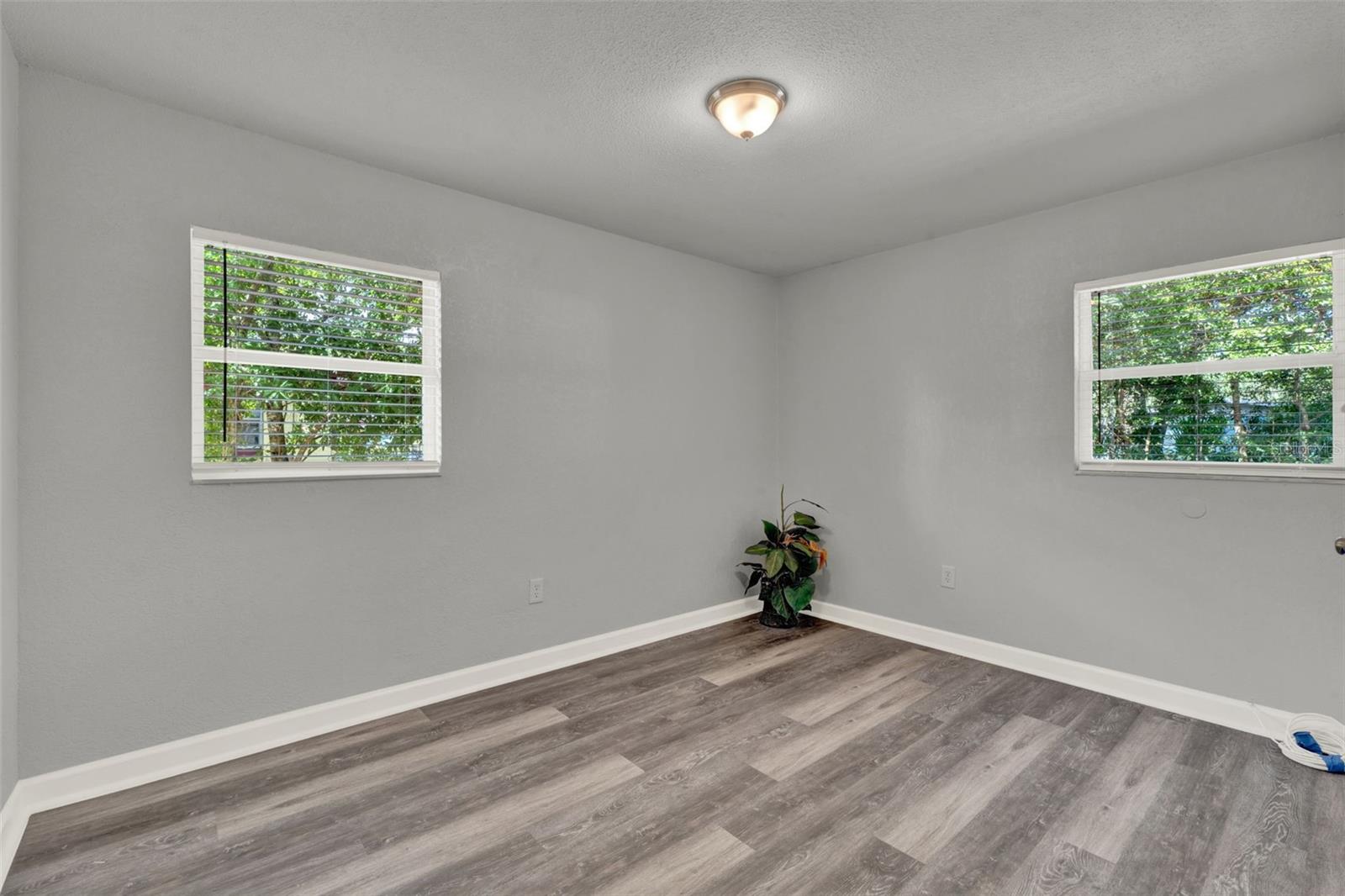 Image 17 of 34 For 1906 Summerlin Avenue