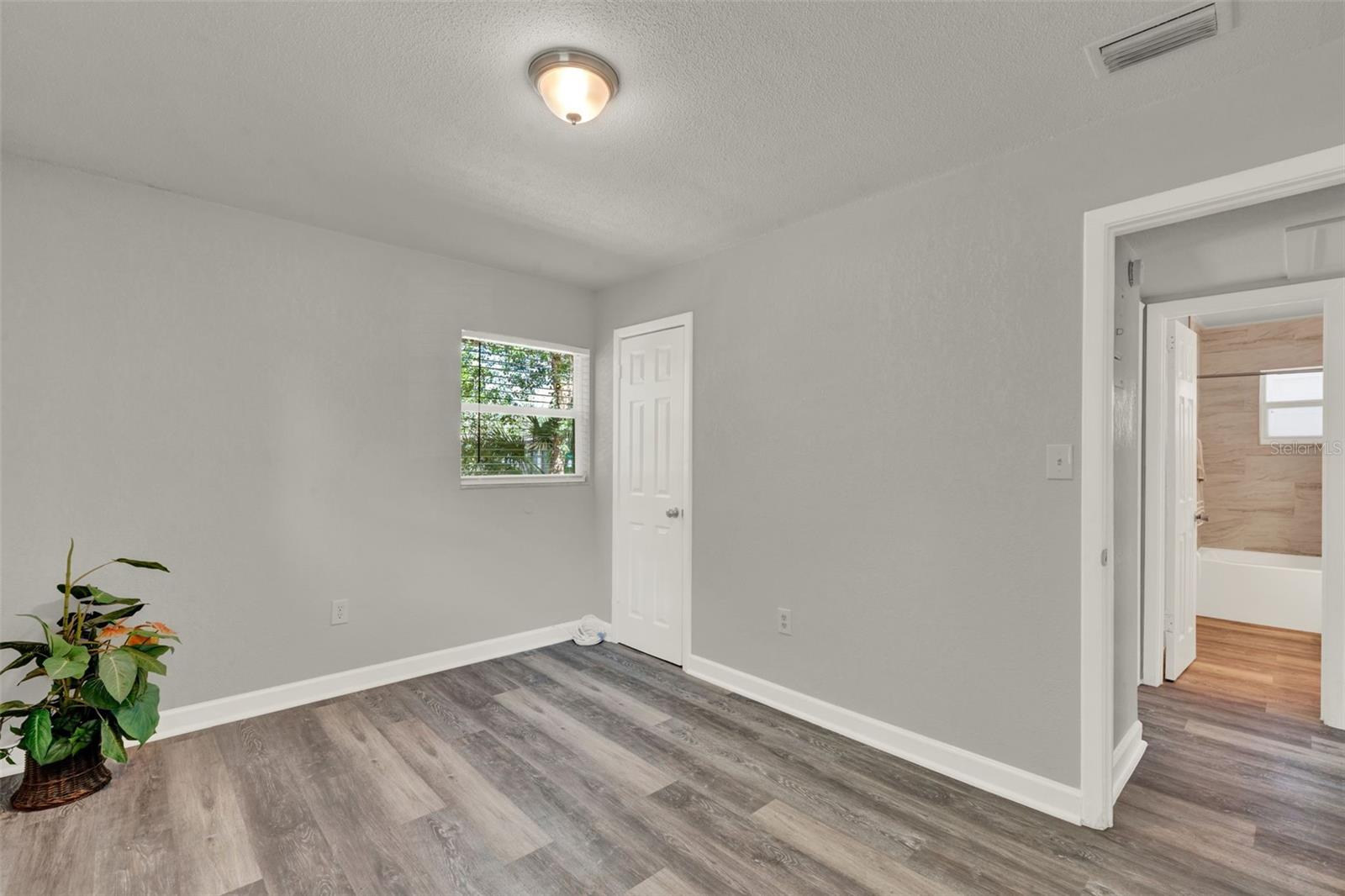 Image 18 of 34 For 1906 Summerlin Avenue