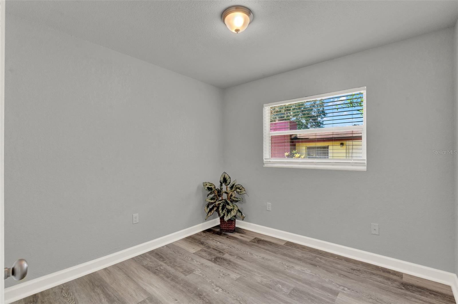 Image 20 of 34 For 1906 Summerlin Avenue