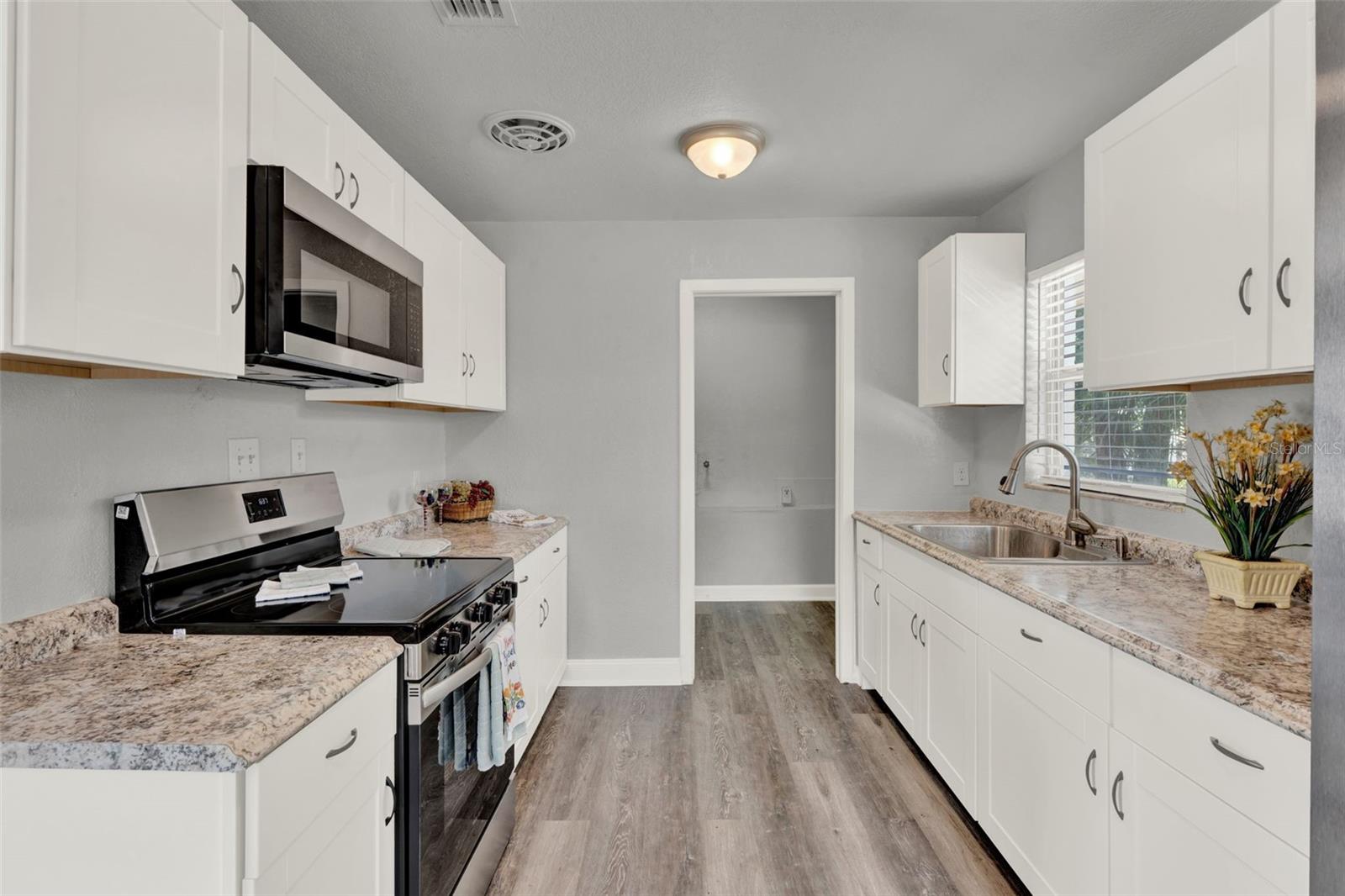Image 8 of 34 For 1906 Summerlin Avenue
