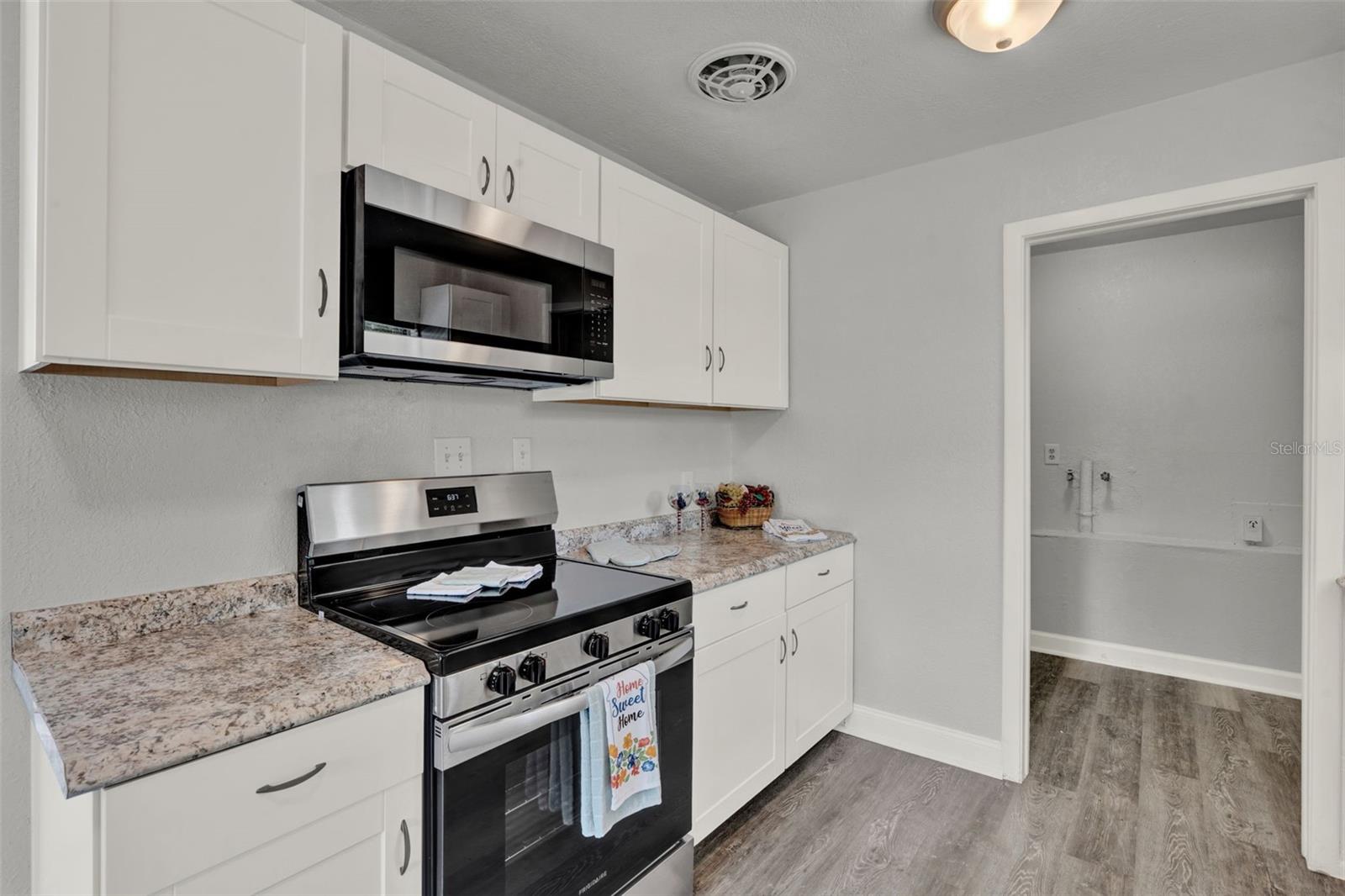Image 9 of 34 For 1906 Summerlin Avenue