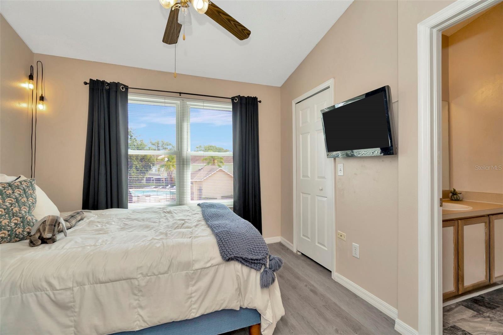 Image 21 of 39 For 10429 Heron Lake Drive