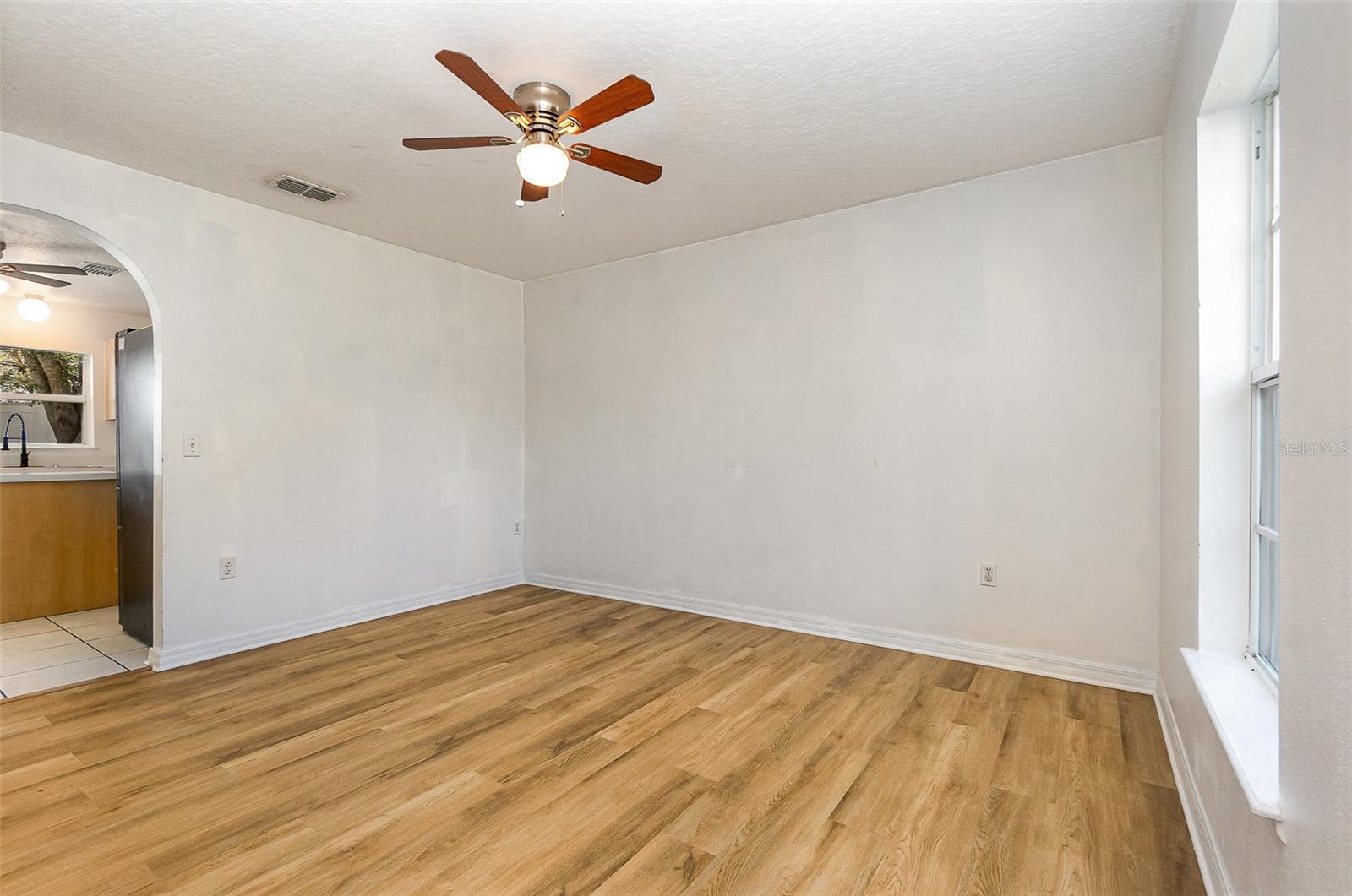 Image 4 of 29 For 9532 Water Fern Circle