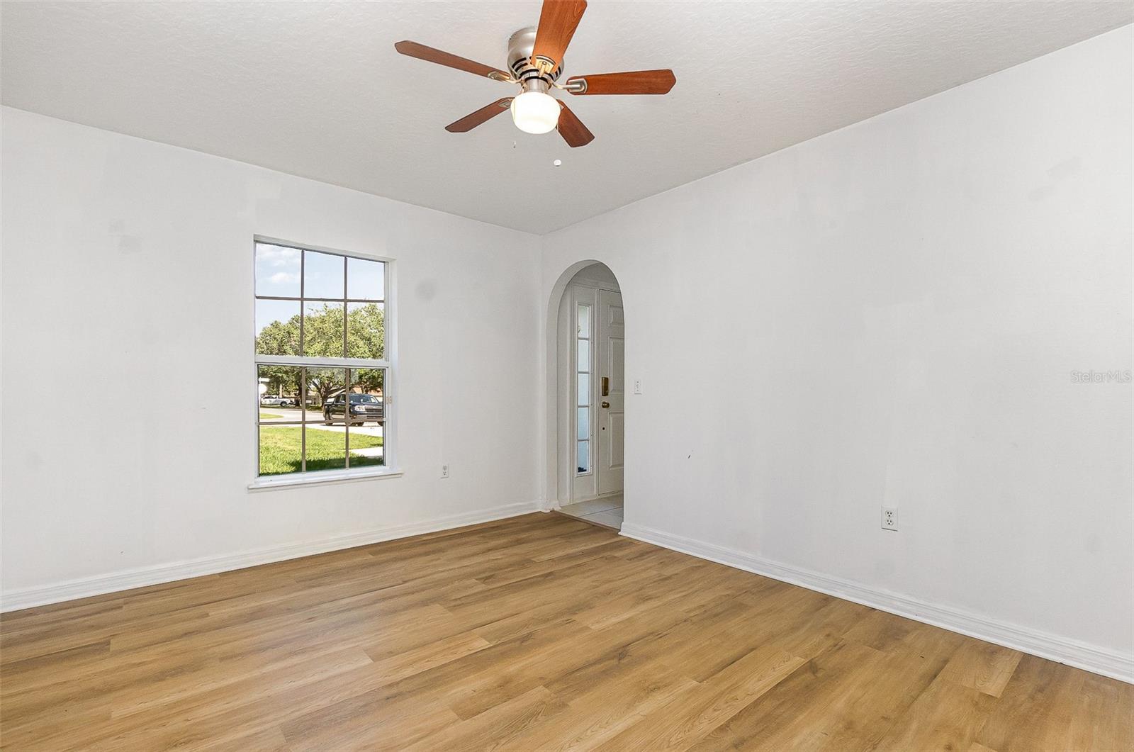 Image 5 of 29 For 9532 Water Fern Circle