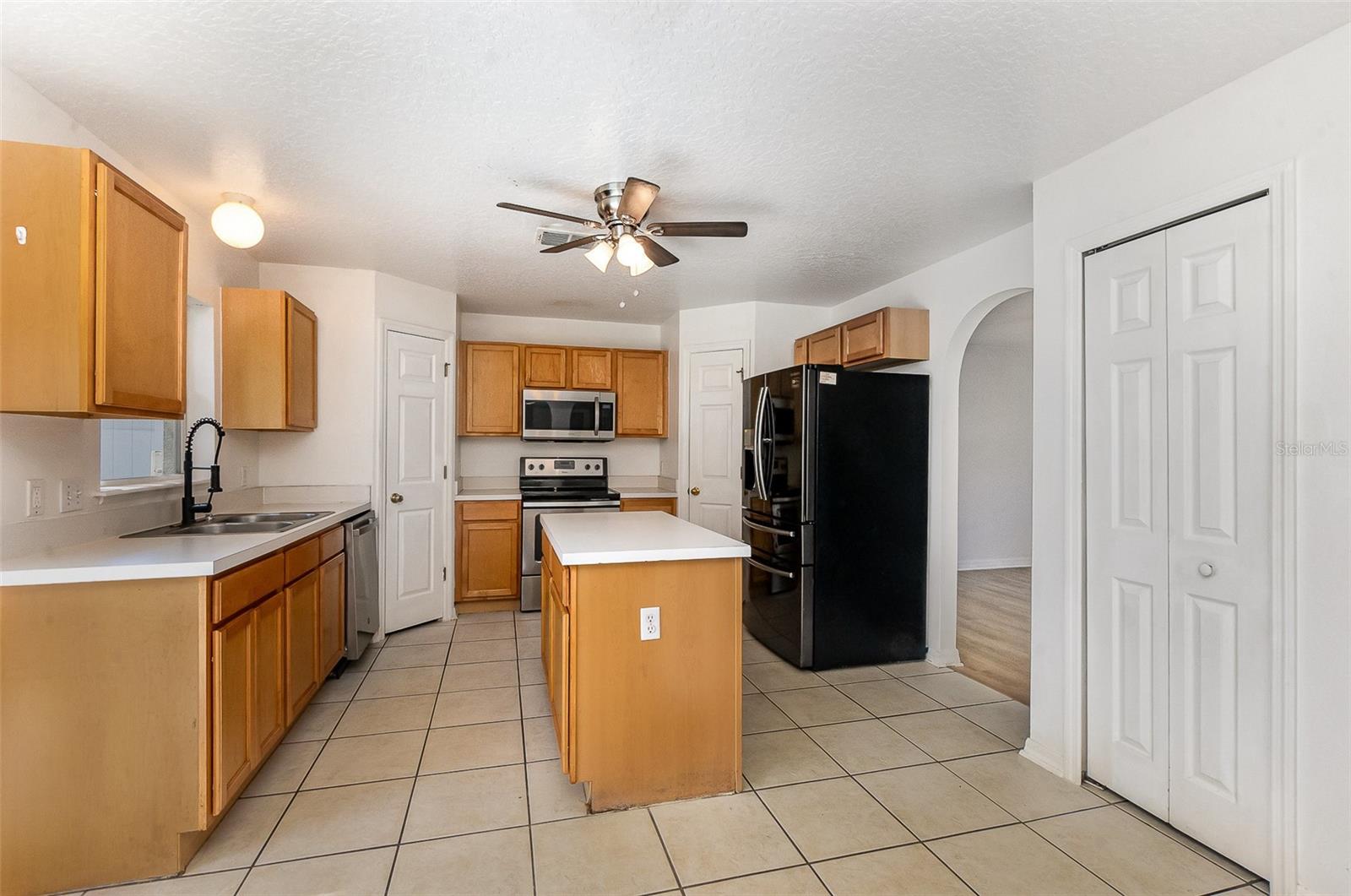 Image 6 of 29 For 9532 Water Fern Circle