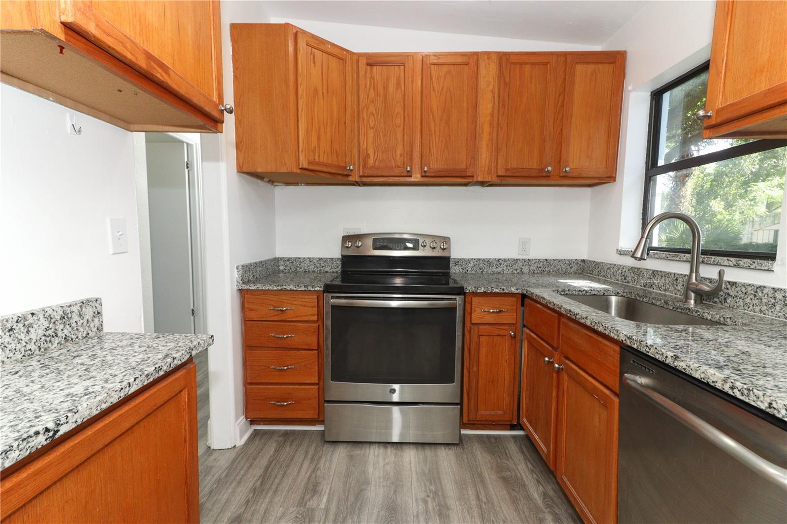 Image 10 of 43 For 707 Solandra Drive