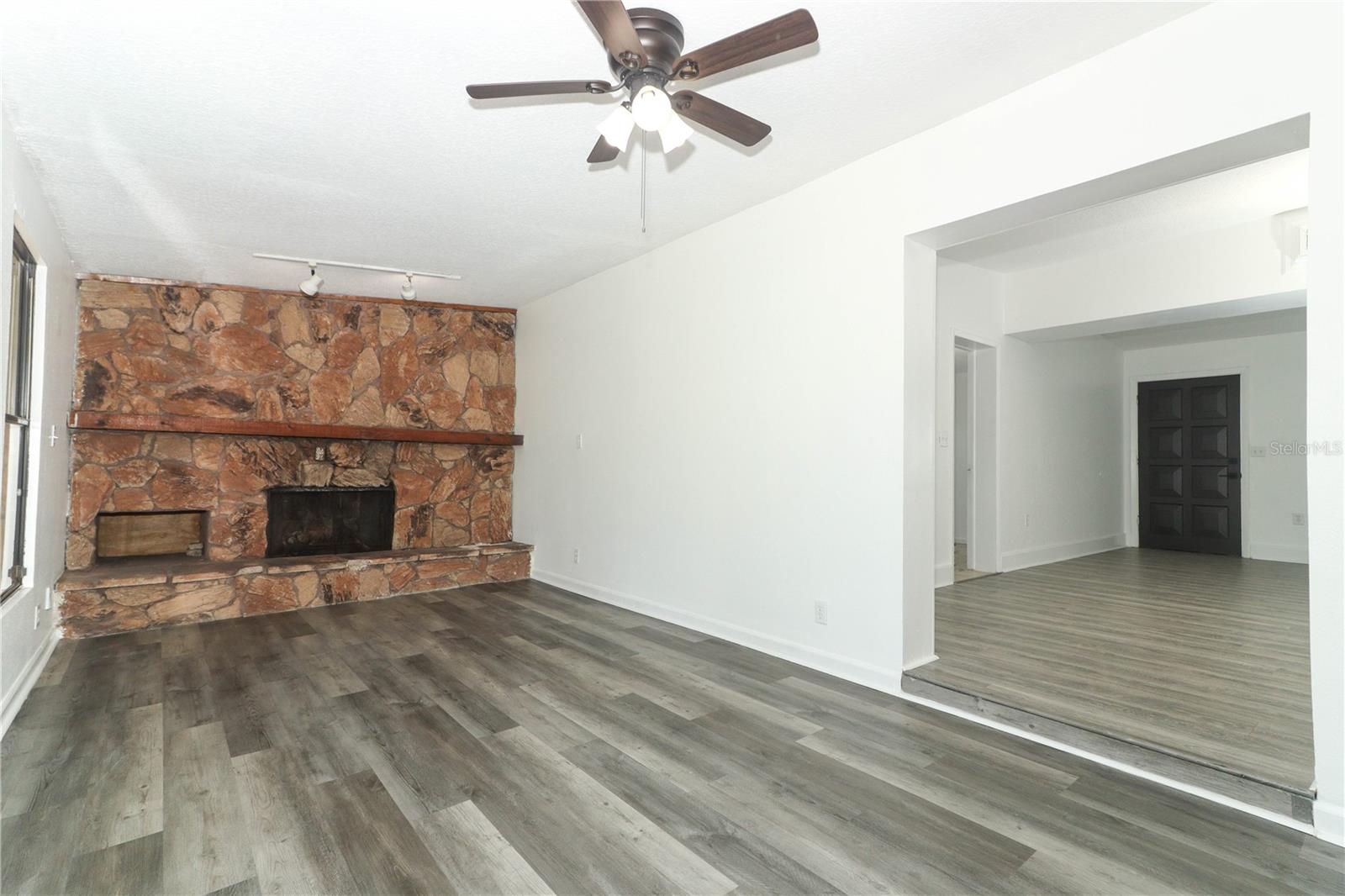 Image 13 of 43 For 707 Solandra Drive