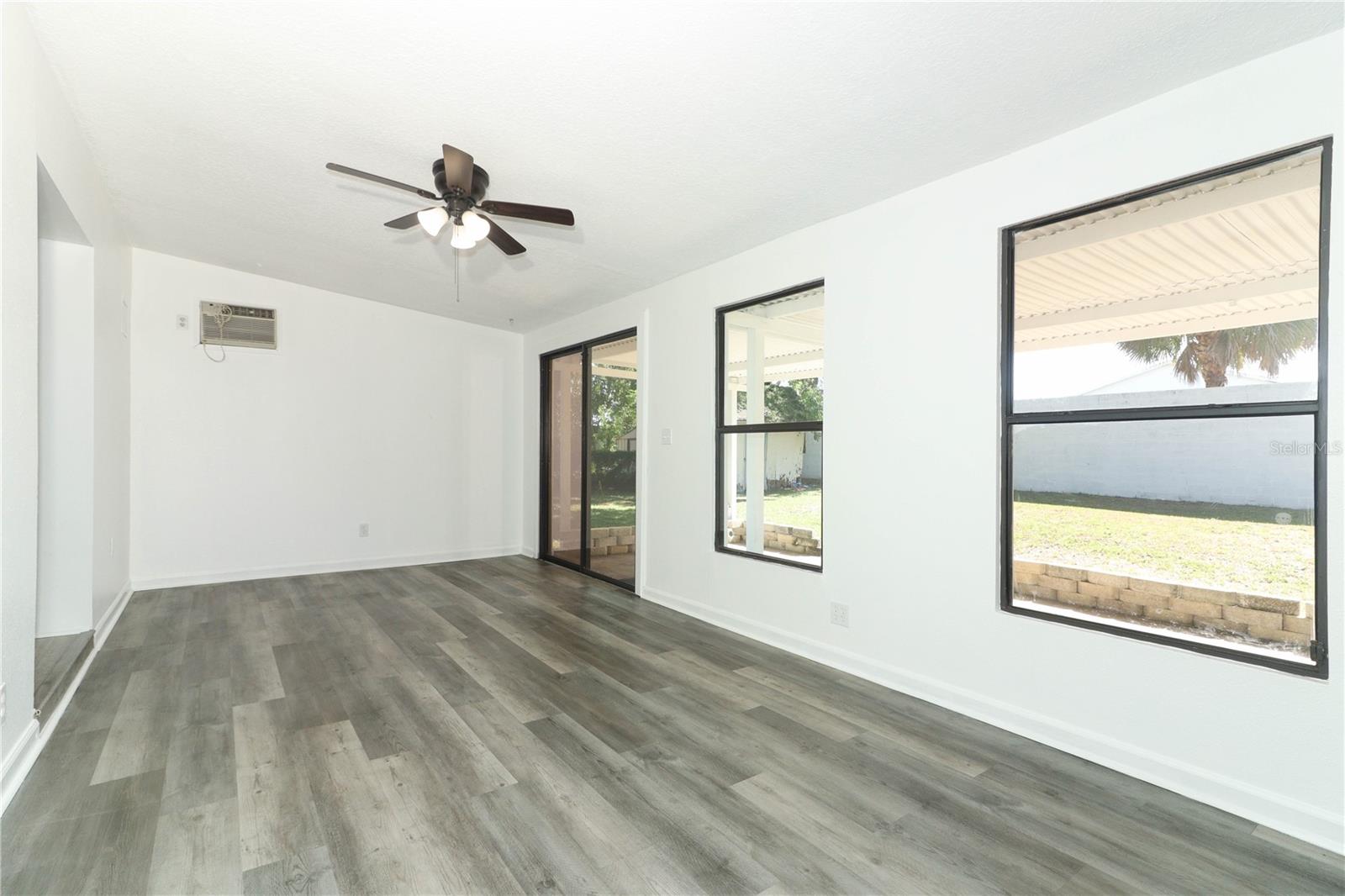 Image 16 of 43 For 707 Solandra Drive