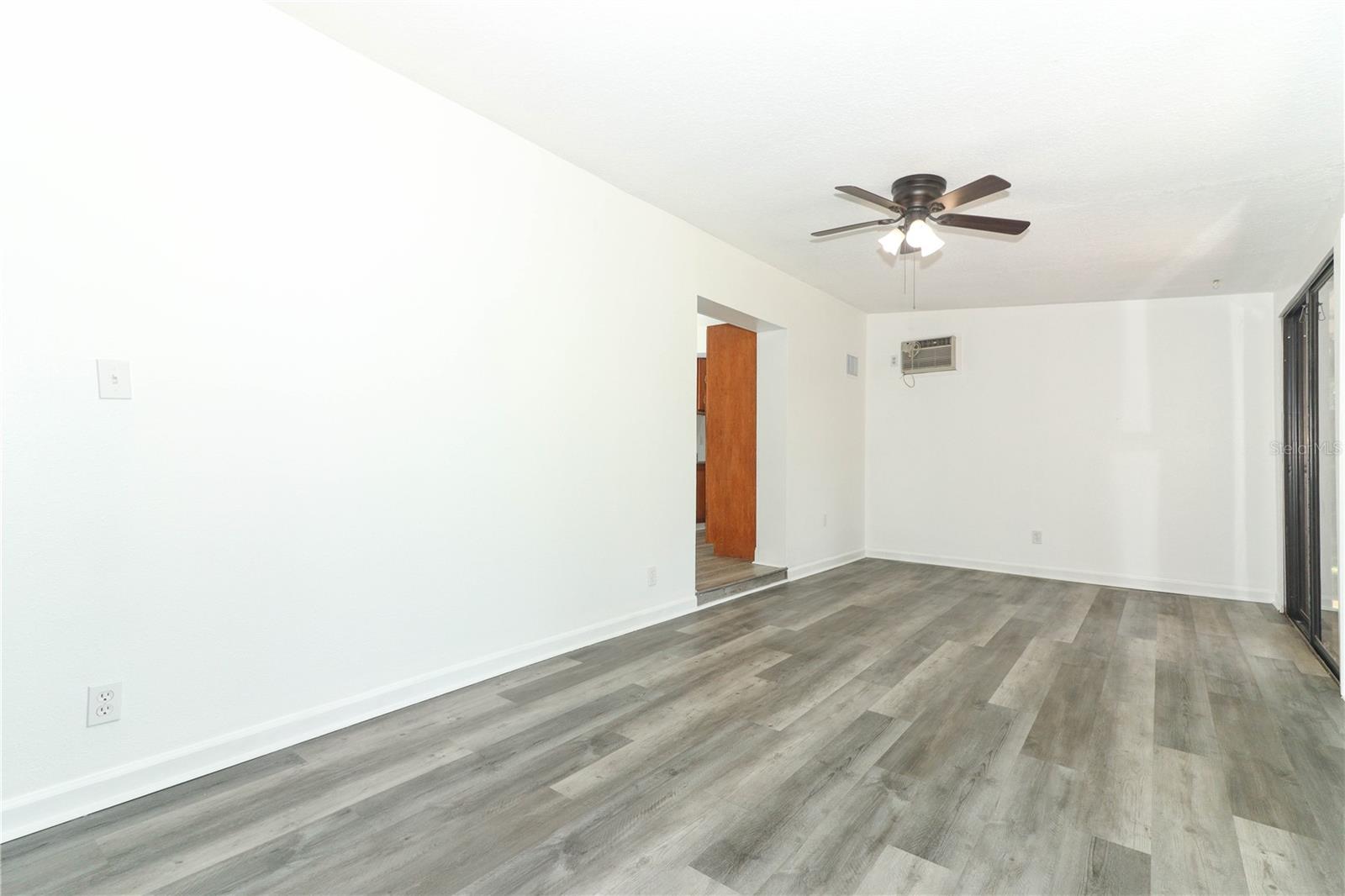 Image 17 of 43 For 707 Solandra Drive