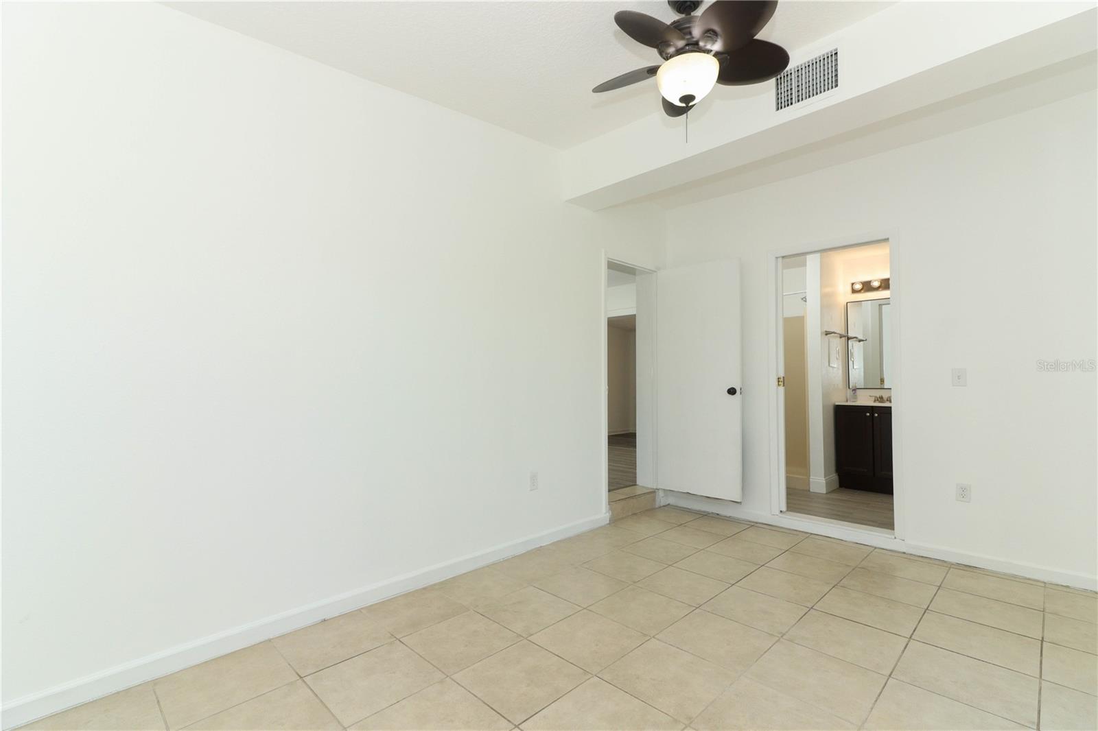 Image 18 of 43 For 707 Solandra Drive