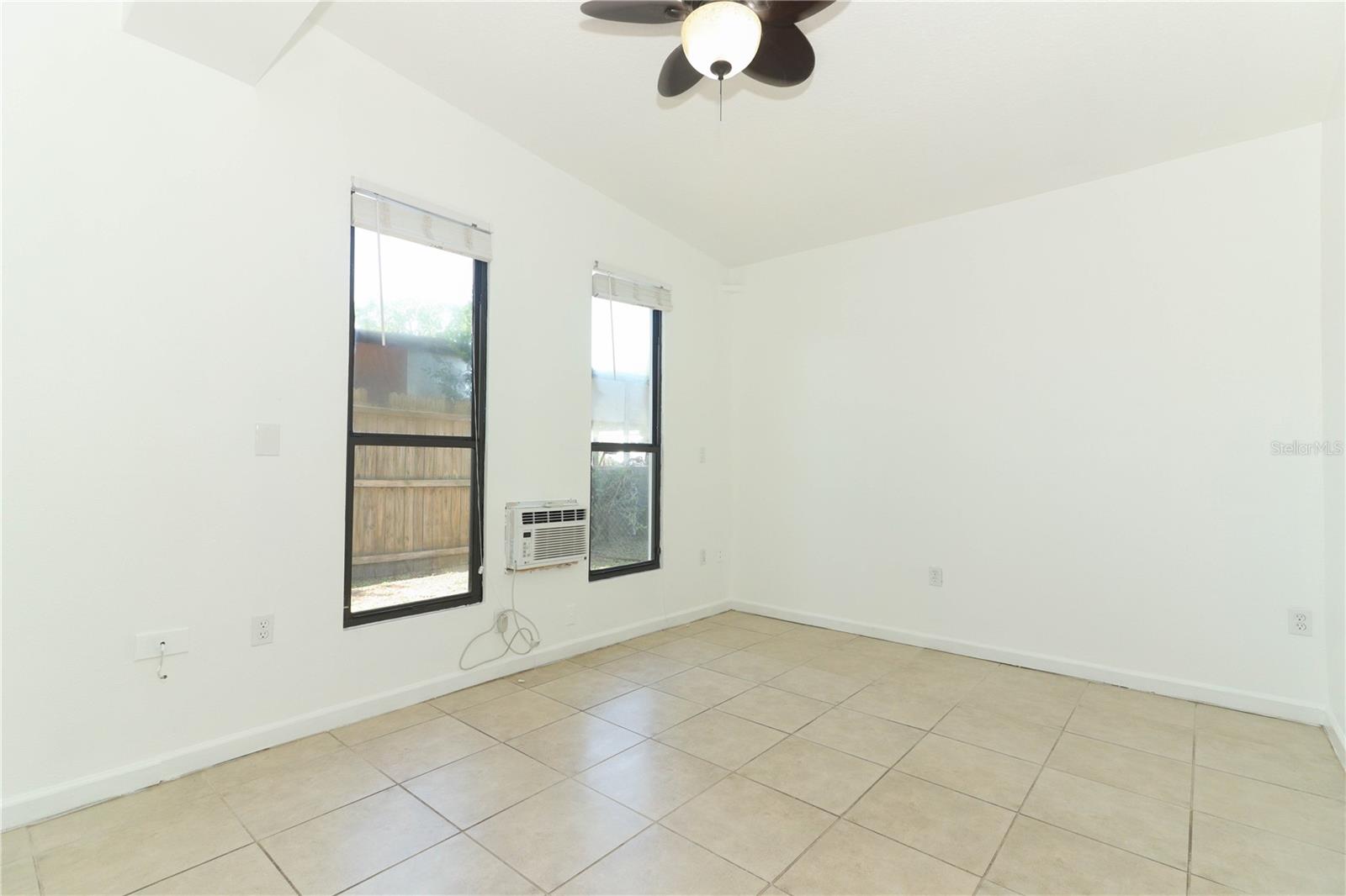 Image 20 of 43 For 707 Solandra Drive