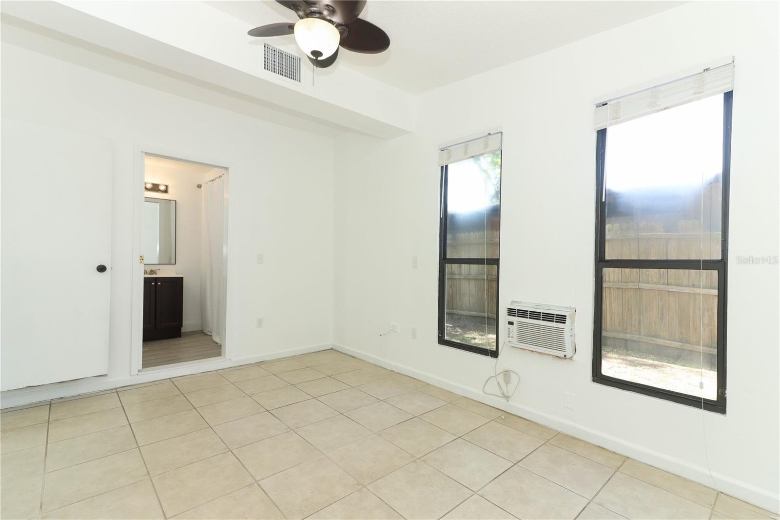 Image 21 of 43 For 707 Solandra Drive