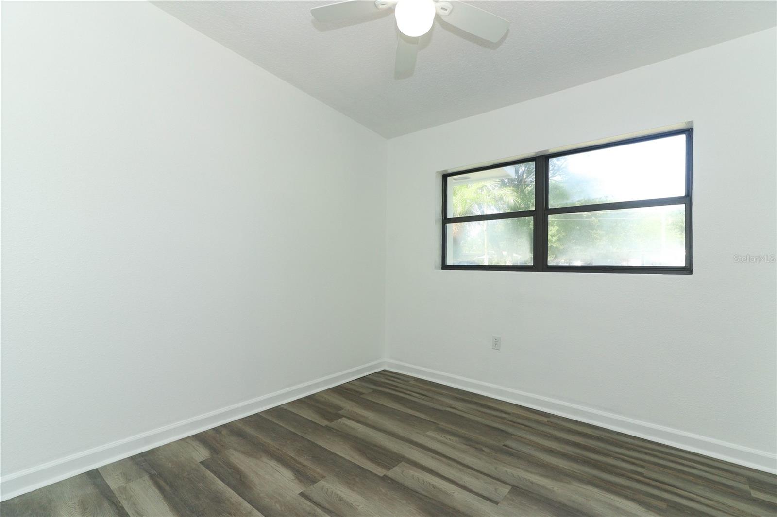 Image 32 of 43 For 707 Solandra Drive