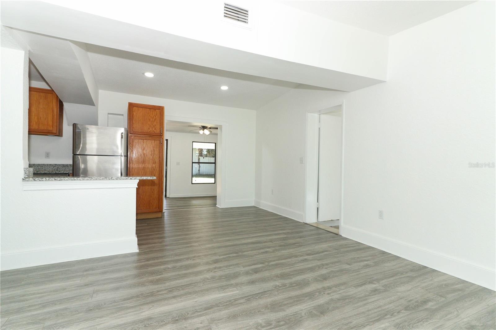 Image 6 of 43 For 707 Solandra Drive