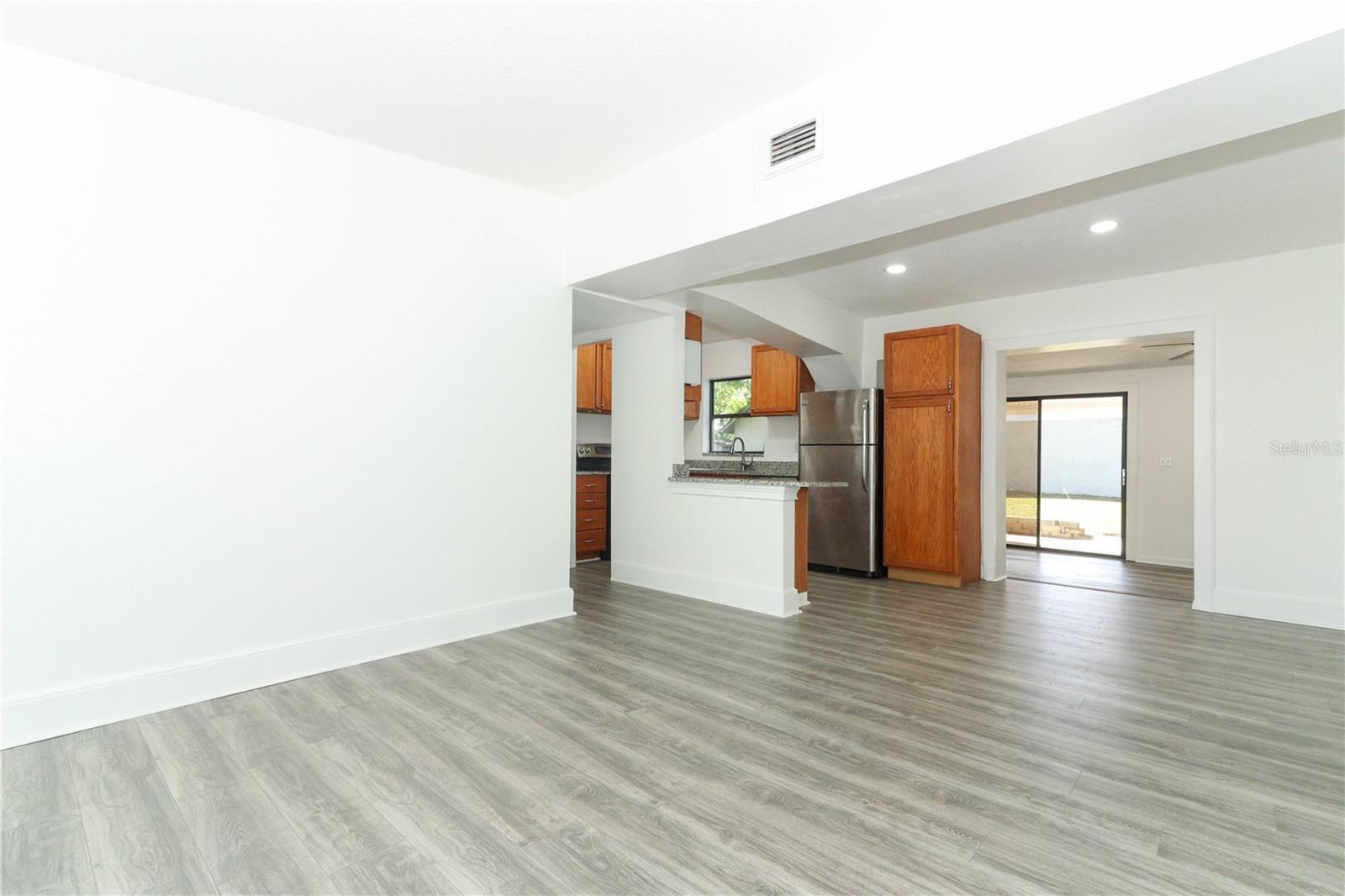 Image 7 of 43 For 707 Solandra Drive
