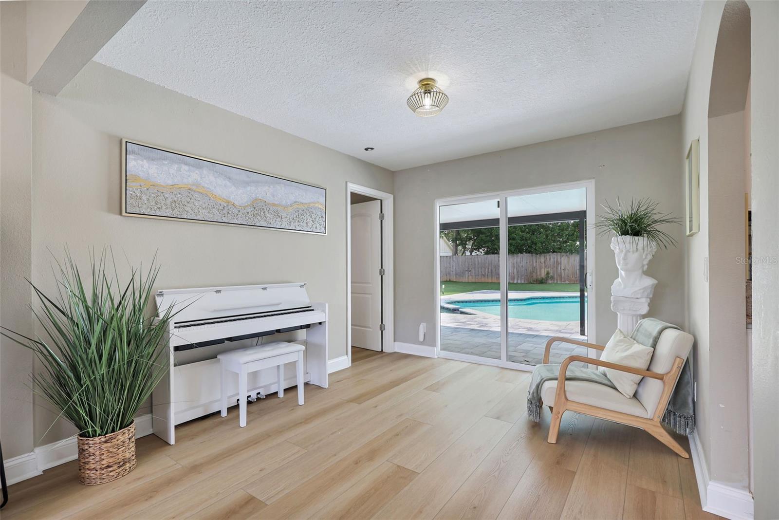 Image 16 of 41 For 7668 Holly Oak Court
