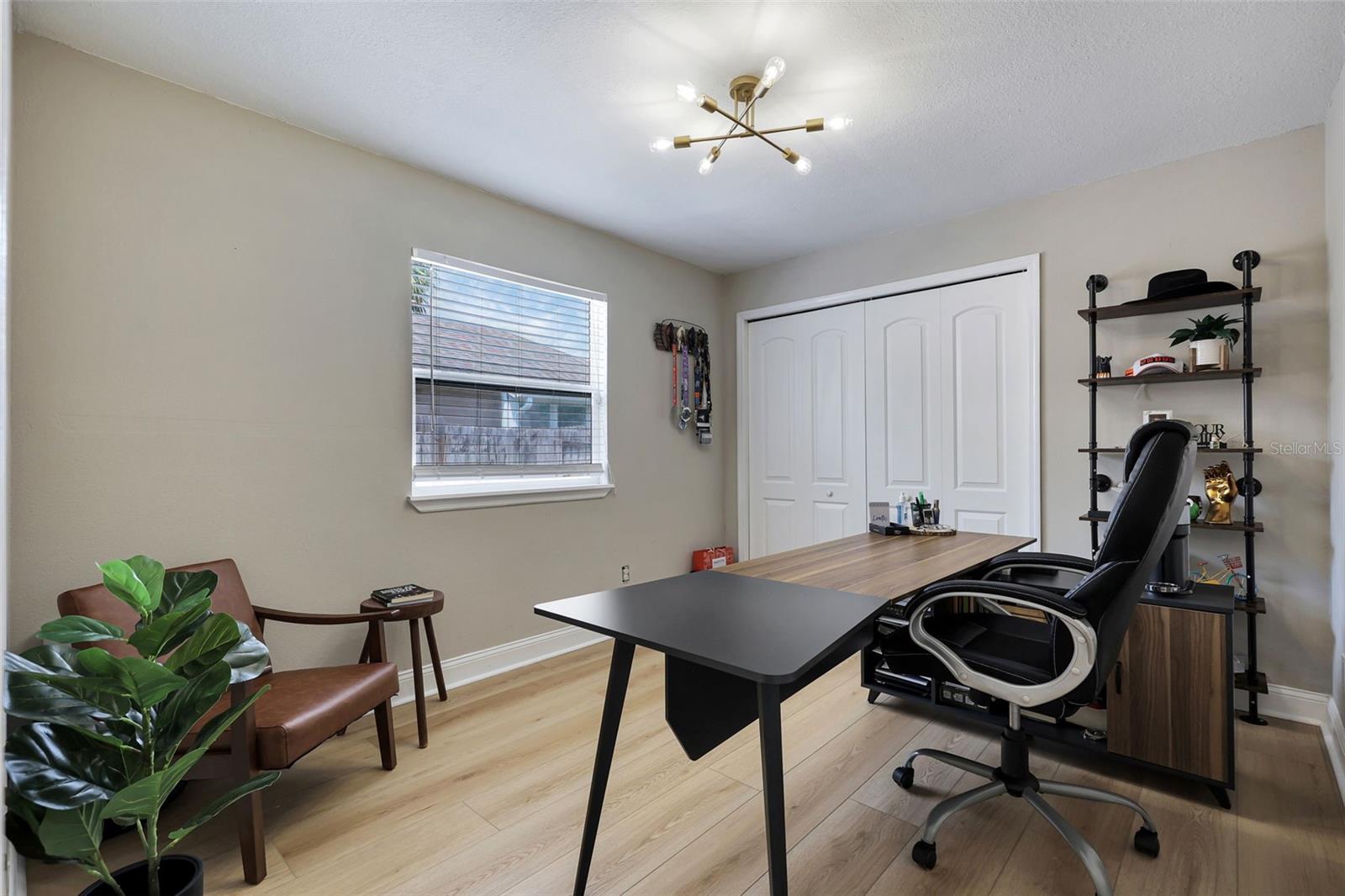 Image 21 of 41 For 7668 Holly Oak Court