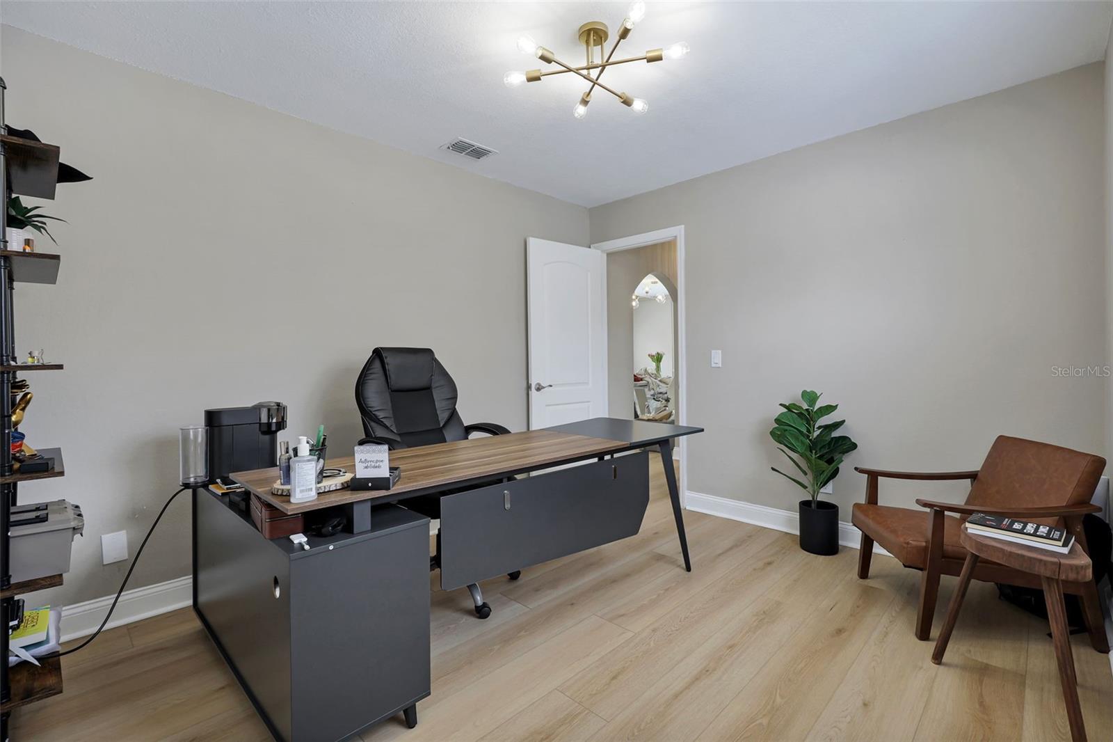 Image 22 of 41 For 7668 Holly Oak Court