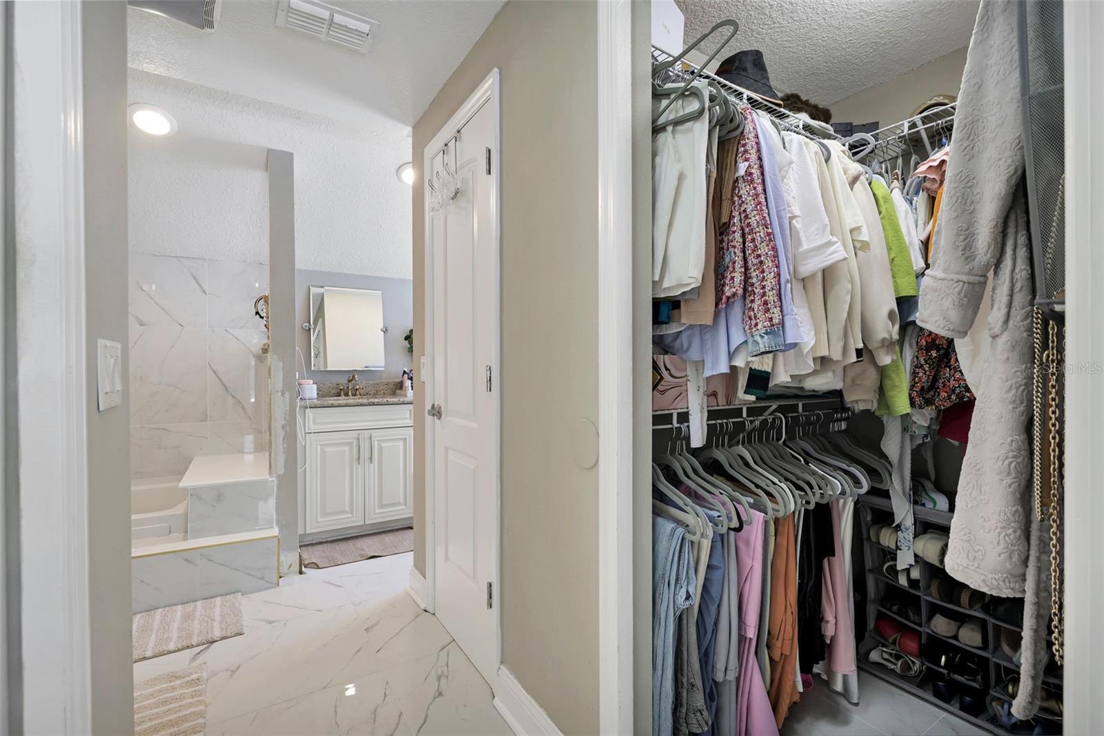 Image 28 of 41 For 7668 Holly Oak Court