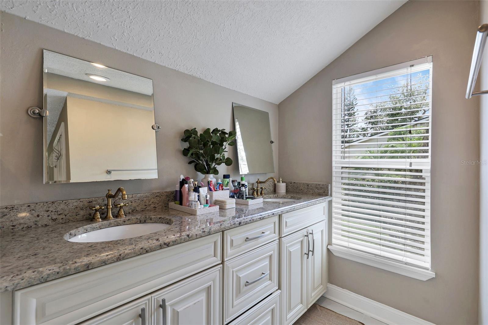Image 31 of 41 For 7668 Holly Oak Court
